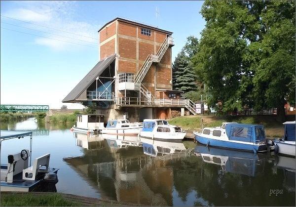 Pronájem hausbótů - půjčovna lodí a hausbótů