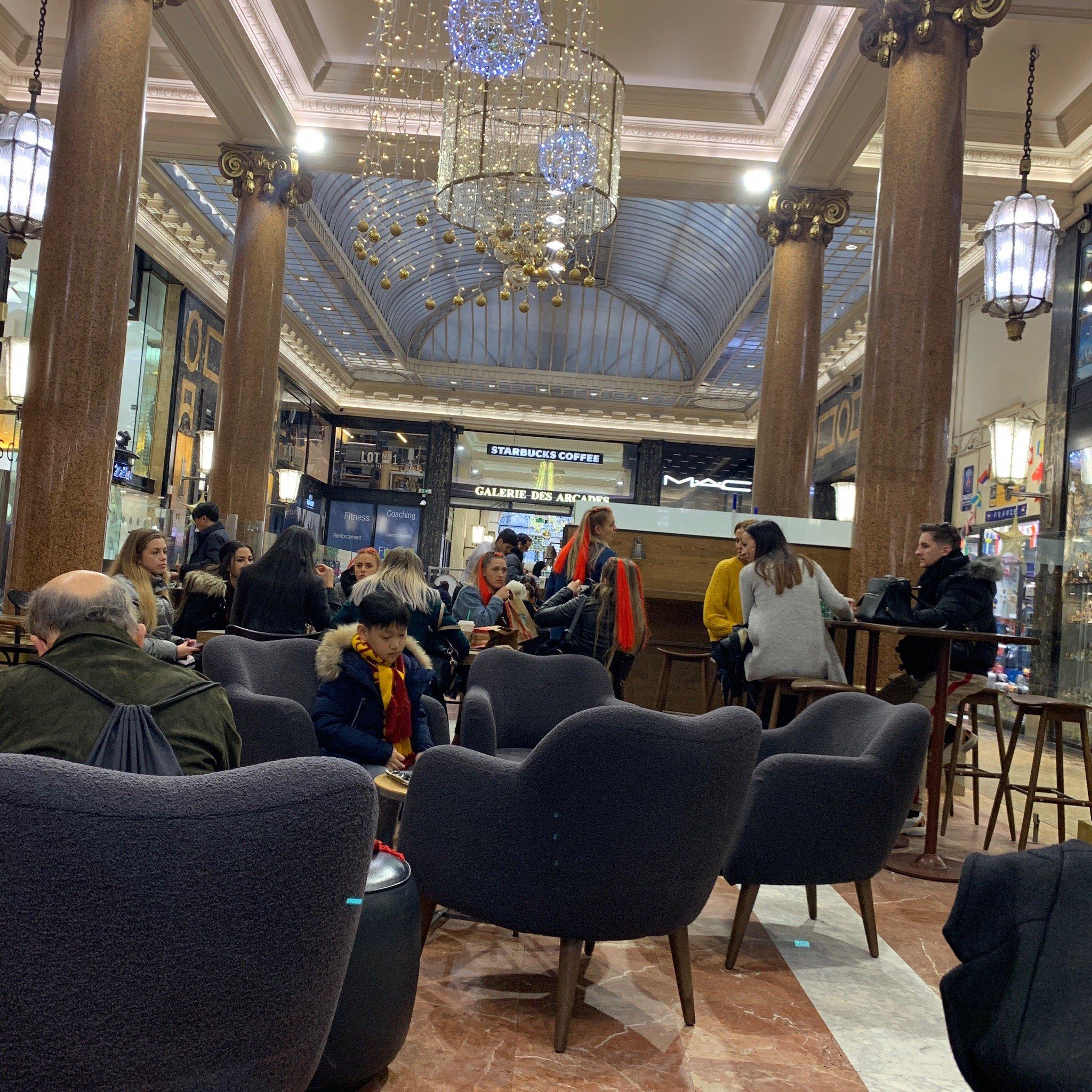 Starbucks Arcades Champs-Elysees