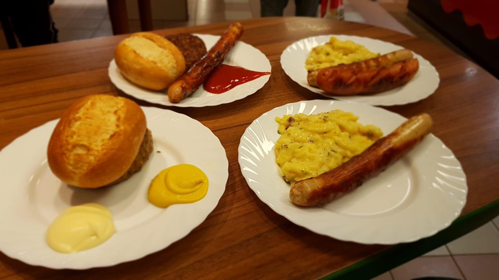 Photo by Montseyomisma