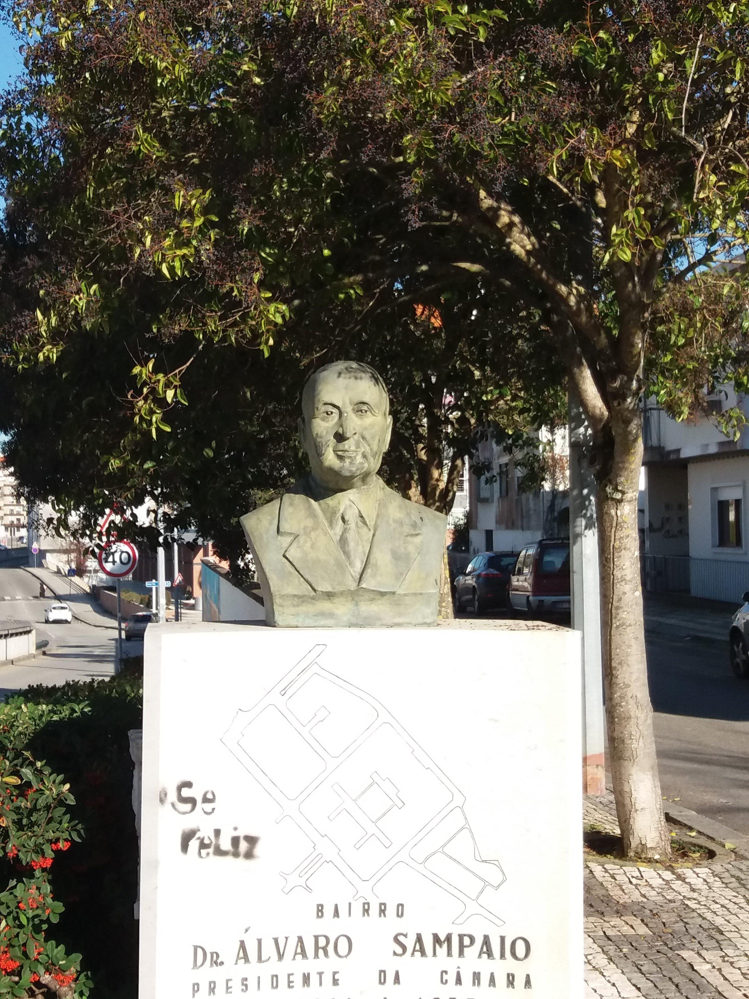 Monumento Busto a Alvaro Sampaio