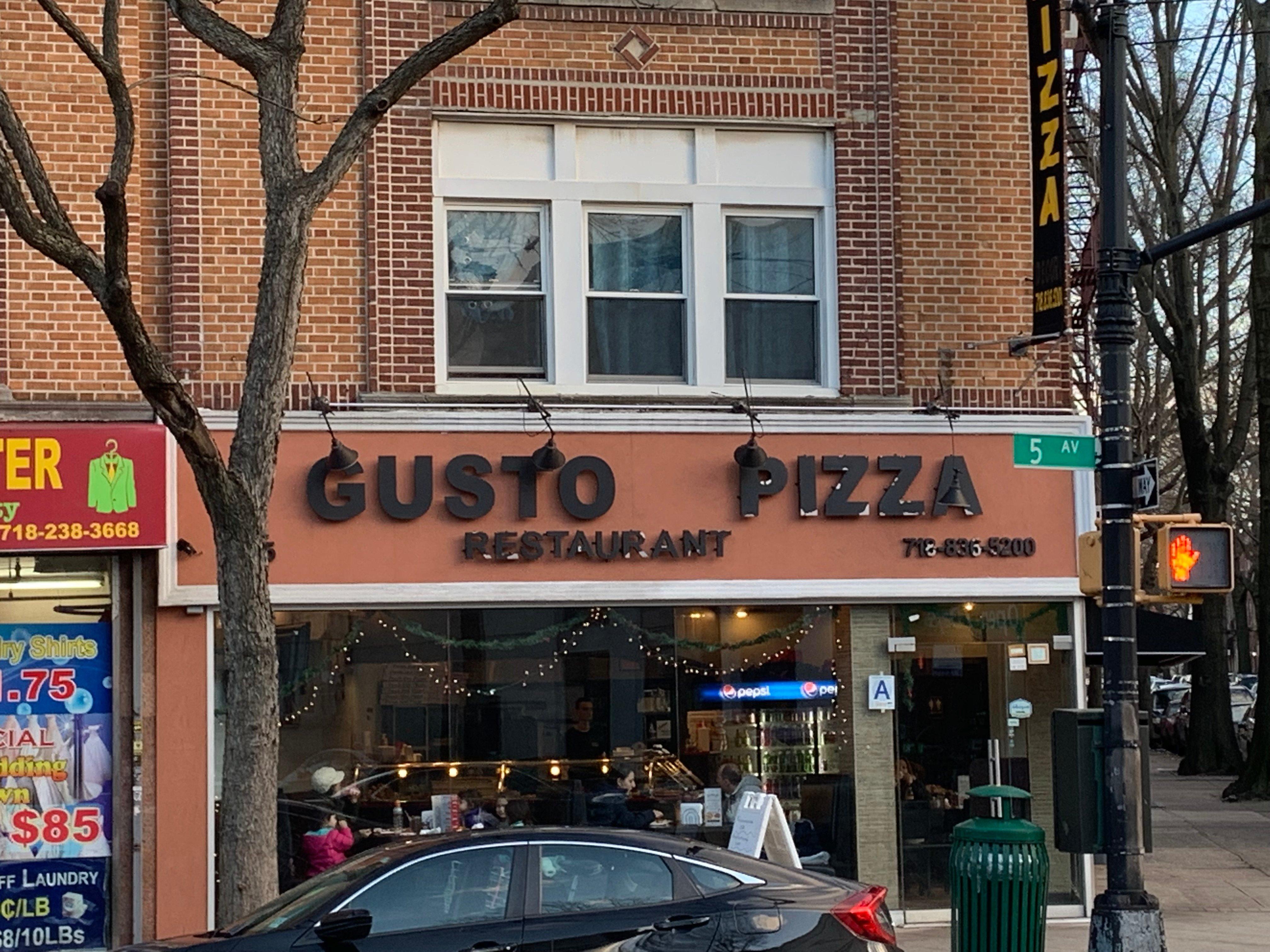 Gusto Pizzeria Restaurant
