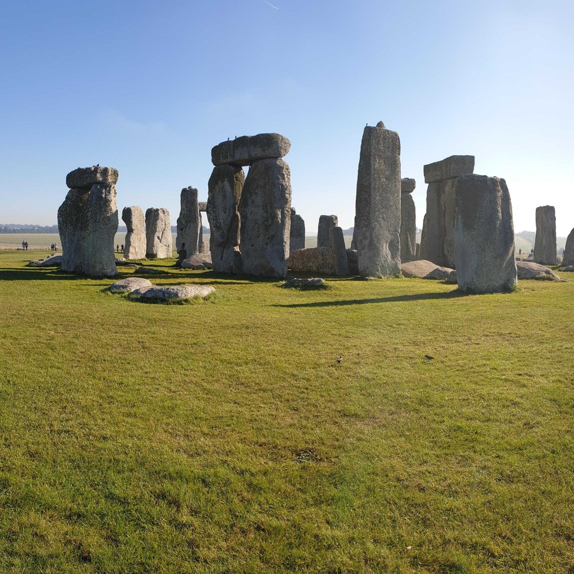 Tourstostonehenge