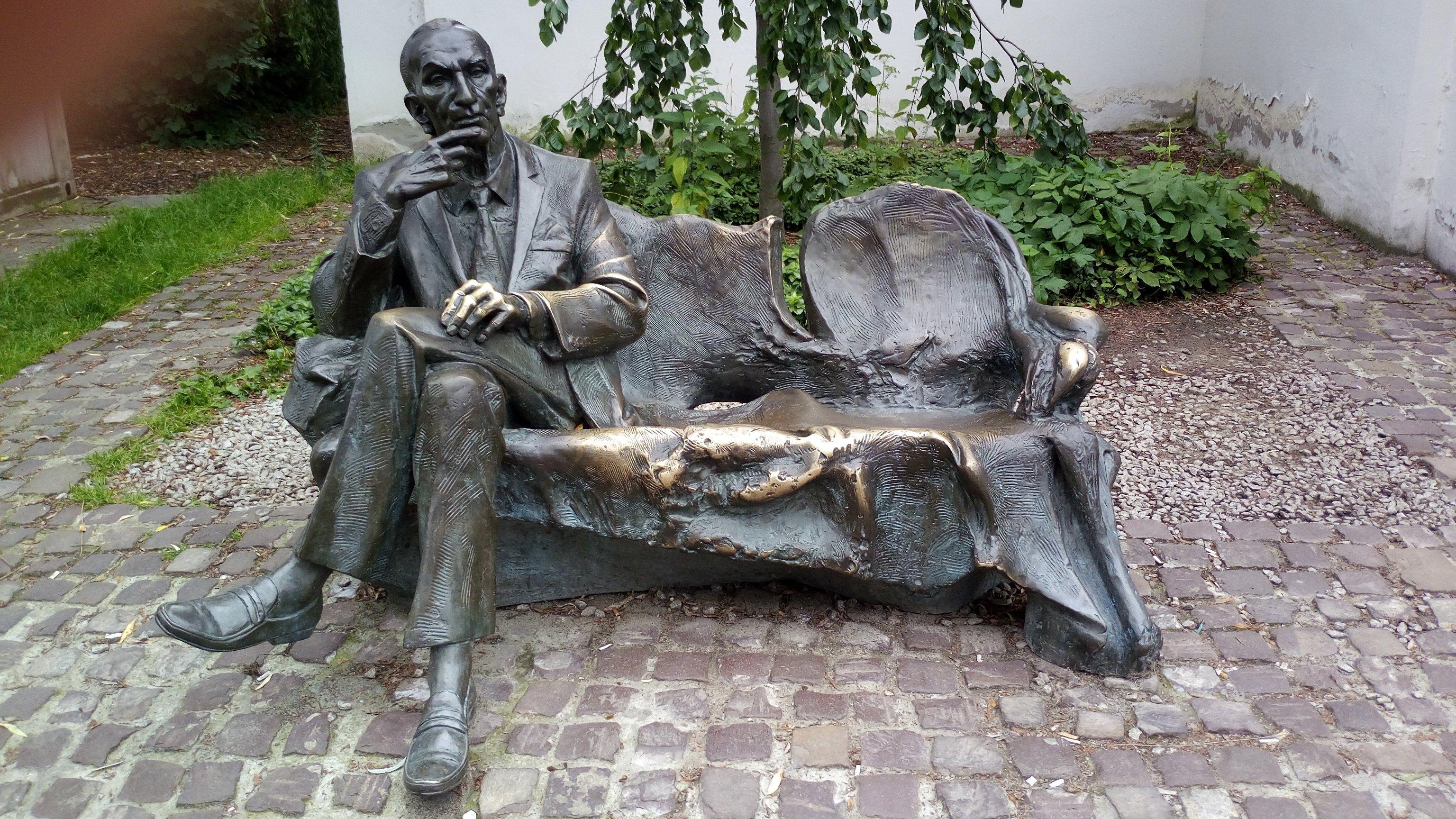 Statue of Jan Karski