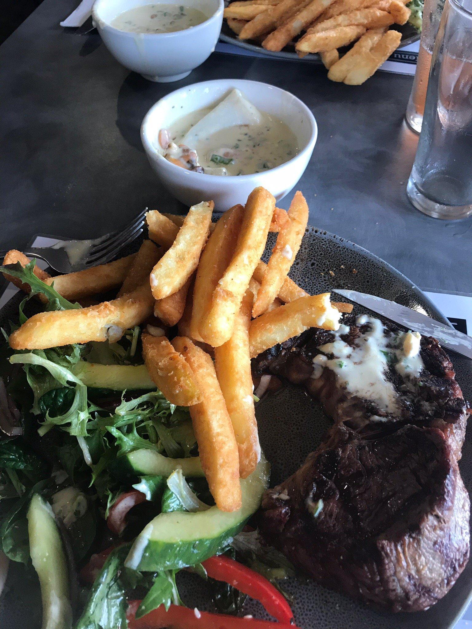 Dodges Hotel & Bistro