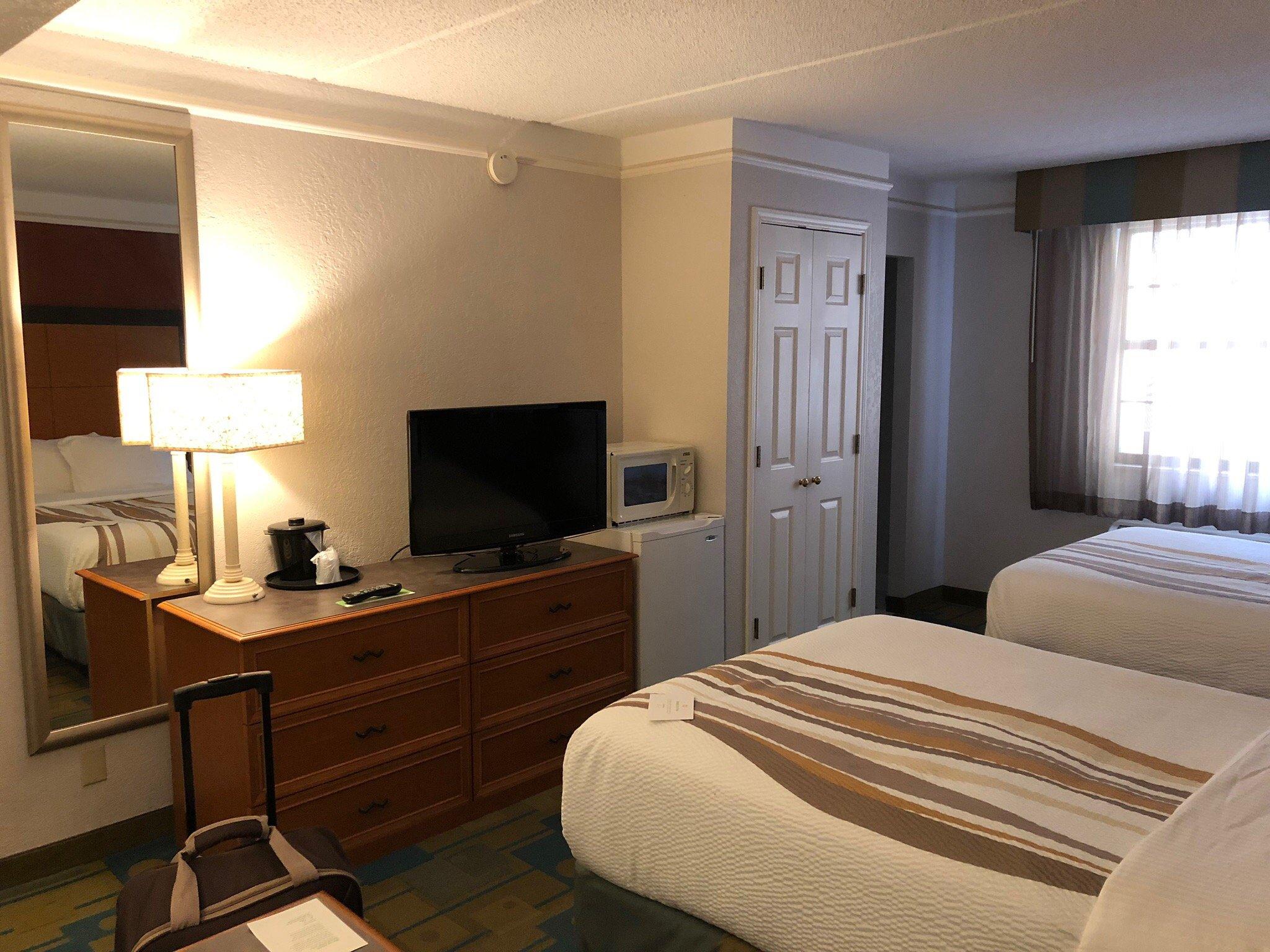 La Quinta Inn by Wyndham Pittsburgh Airport