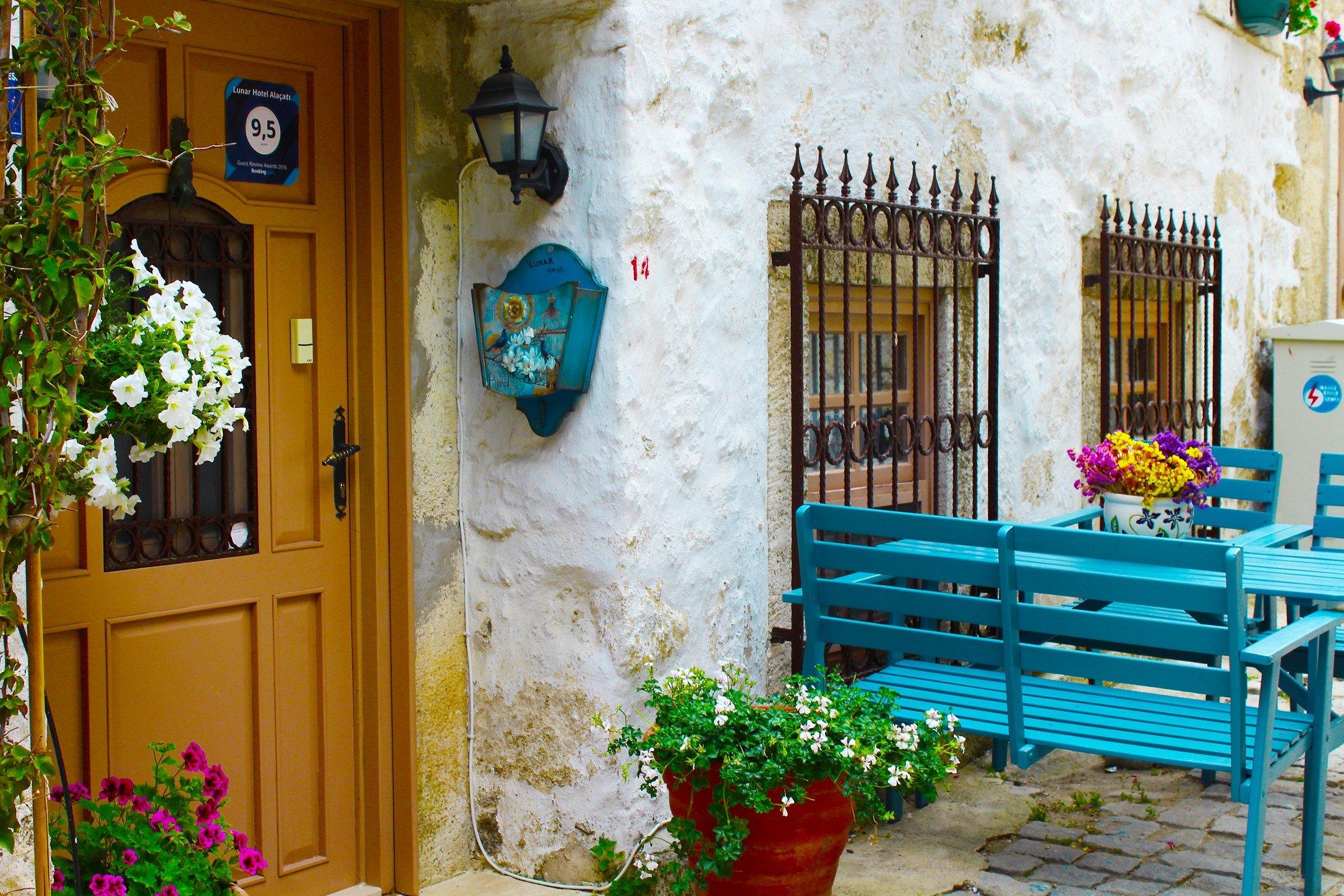 Lilyum Alacatı-Tas Ev