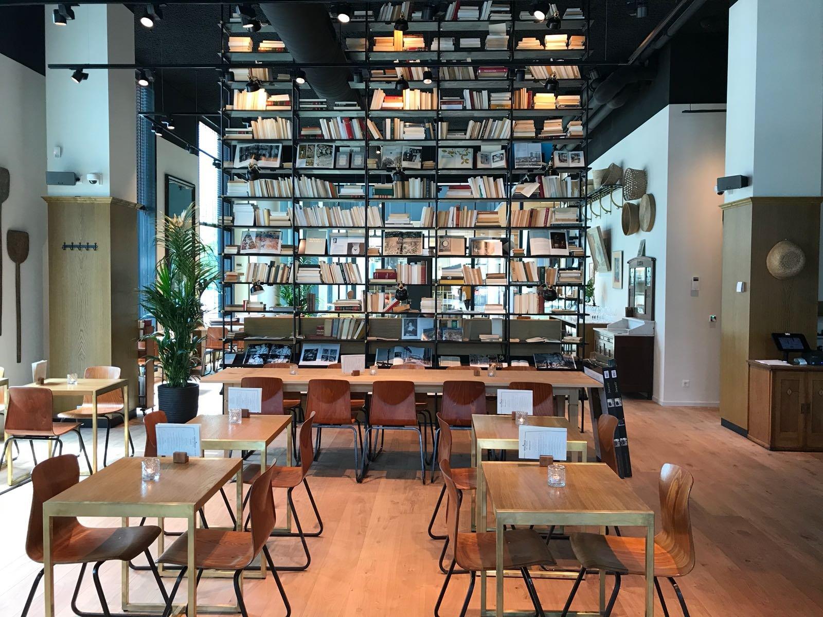 Vascobelo V-bar NoMa House