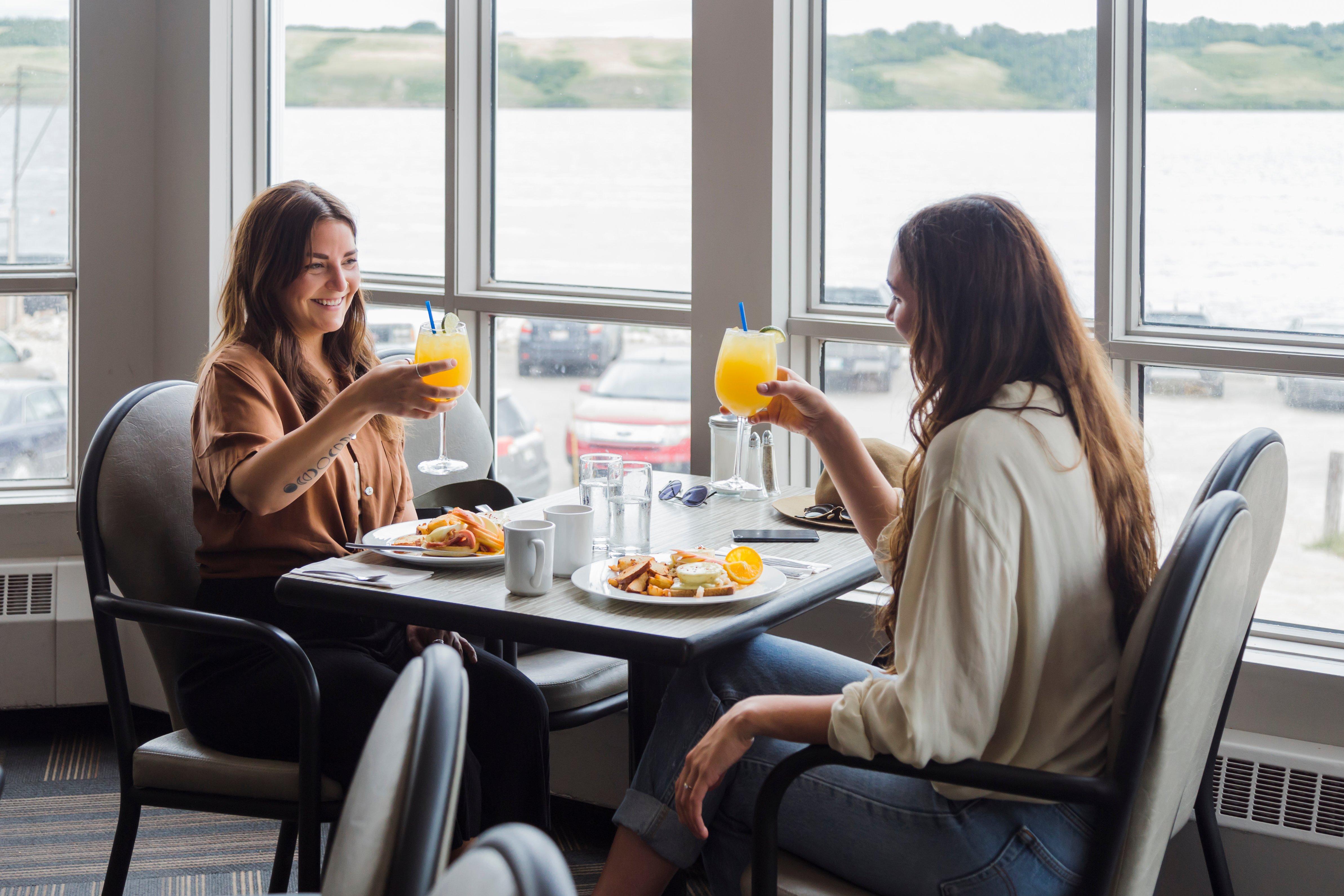 Water's Edge Restaurant And Lounge