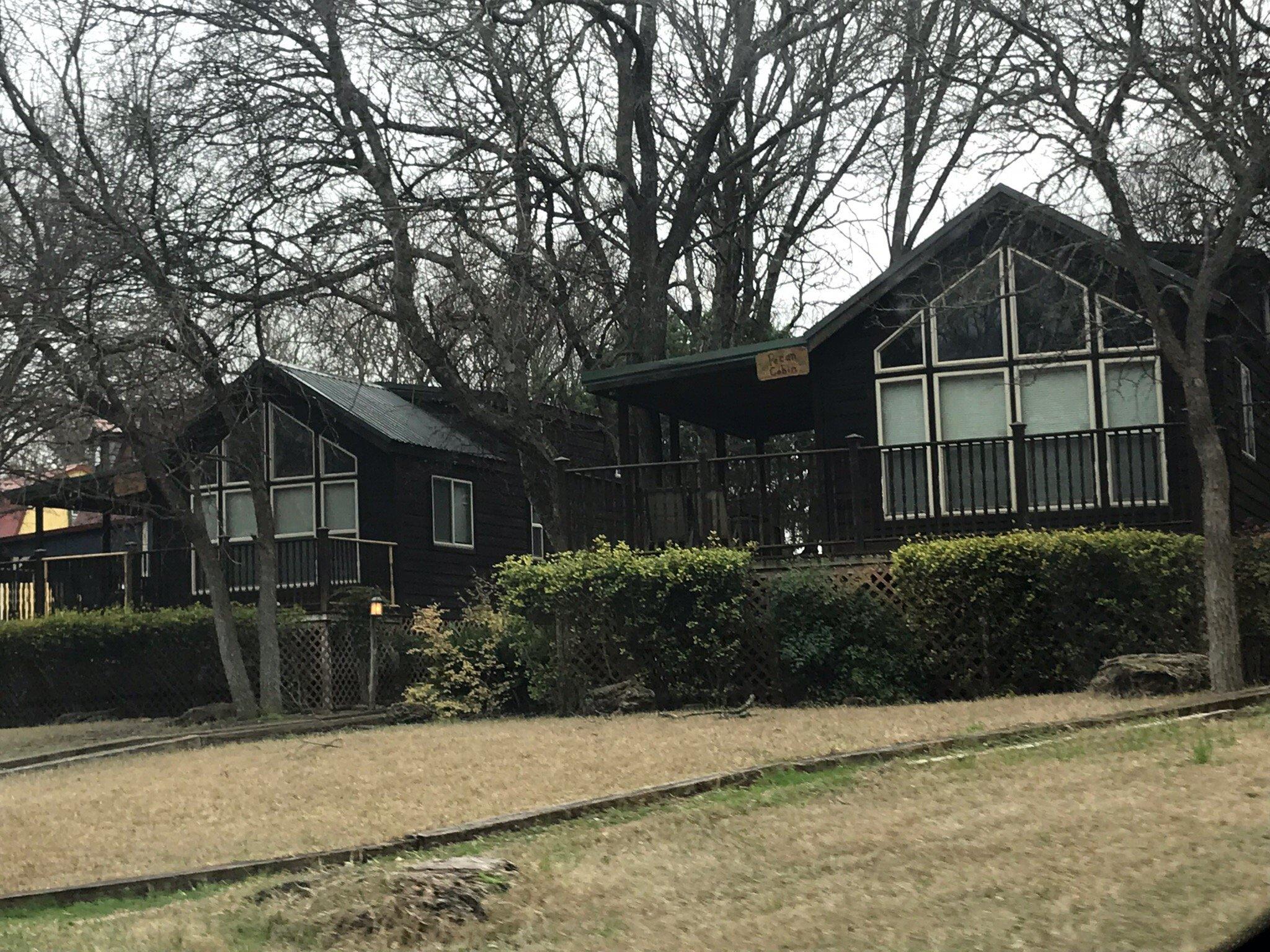 Mendelbaum Winery Guest Cabins