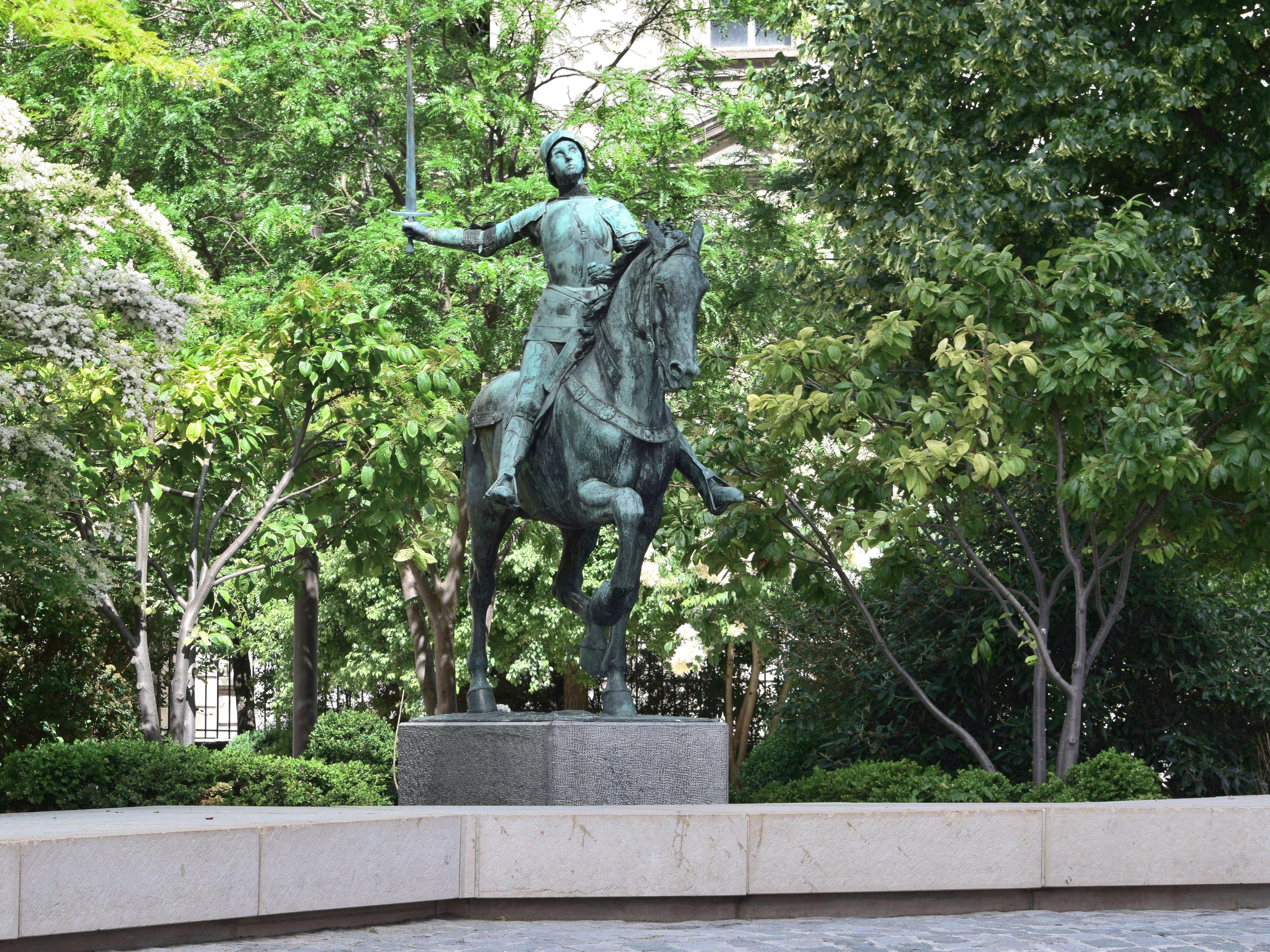 Statue De Jeanne D'Arc