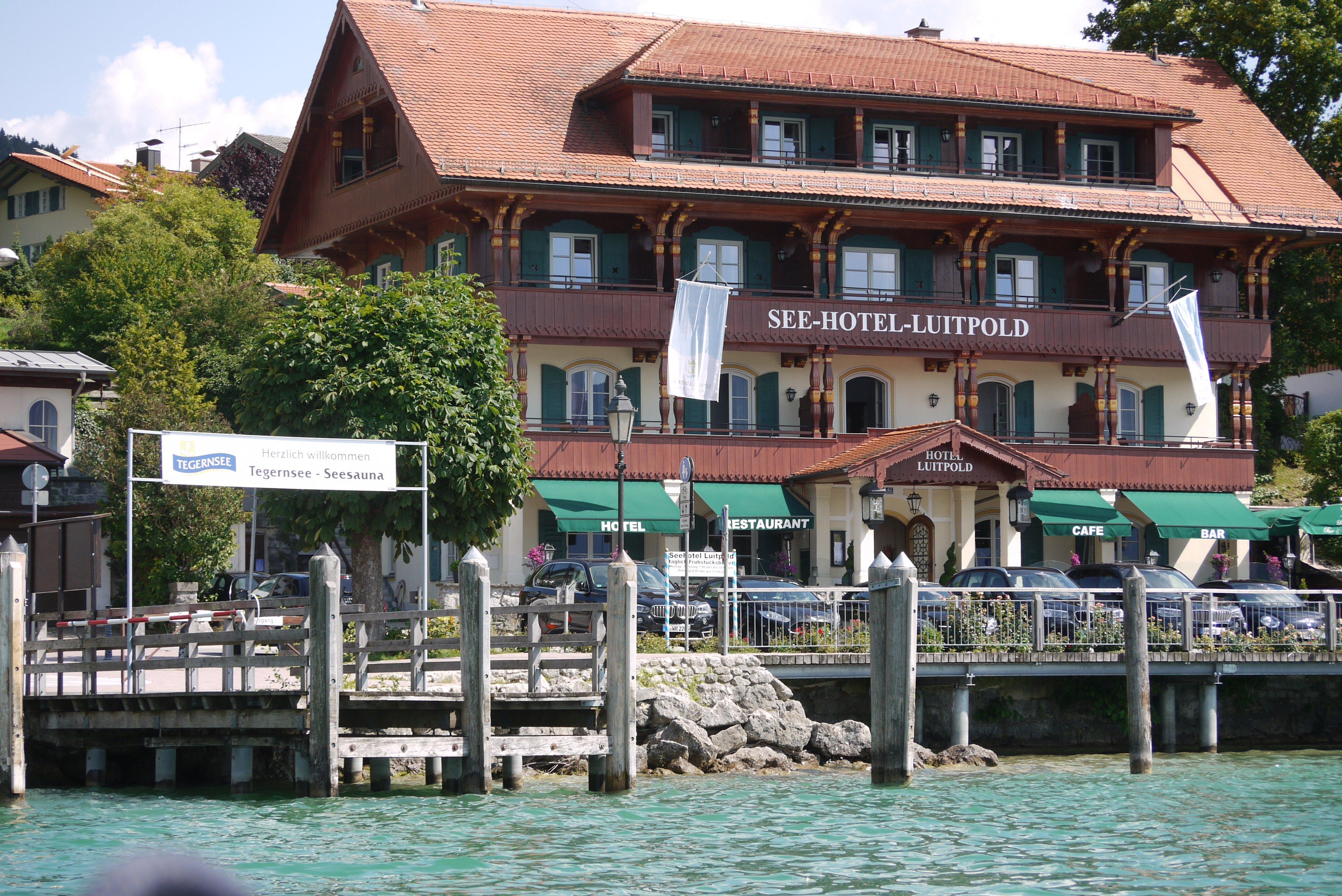 Lakeside Bar & Restaurant