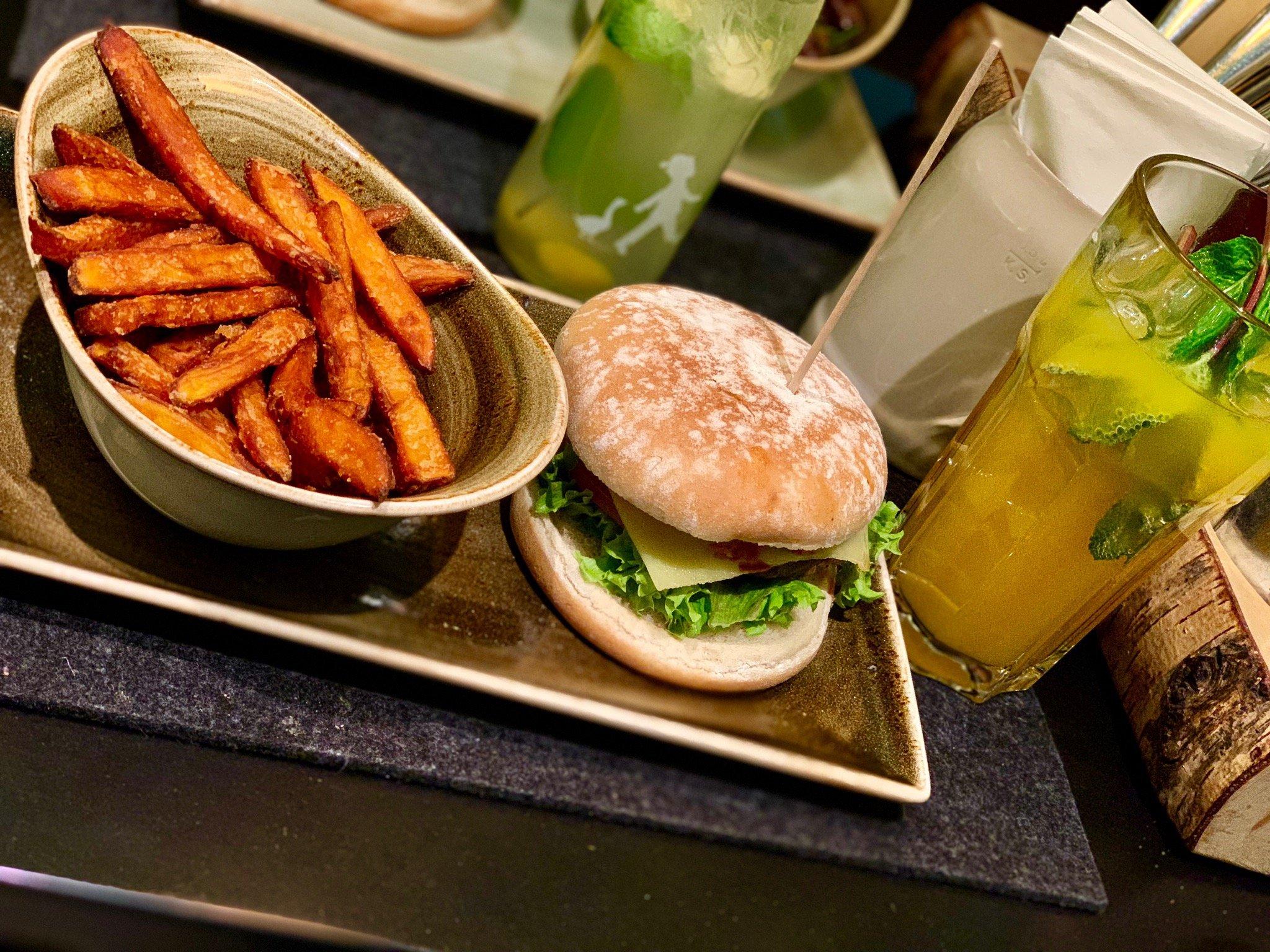 HANS IM GLUECK Burgergrill & Bar