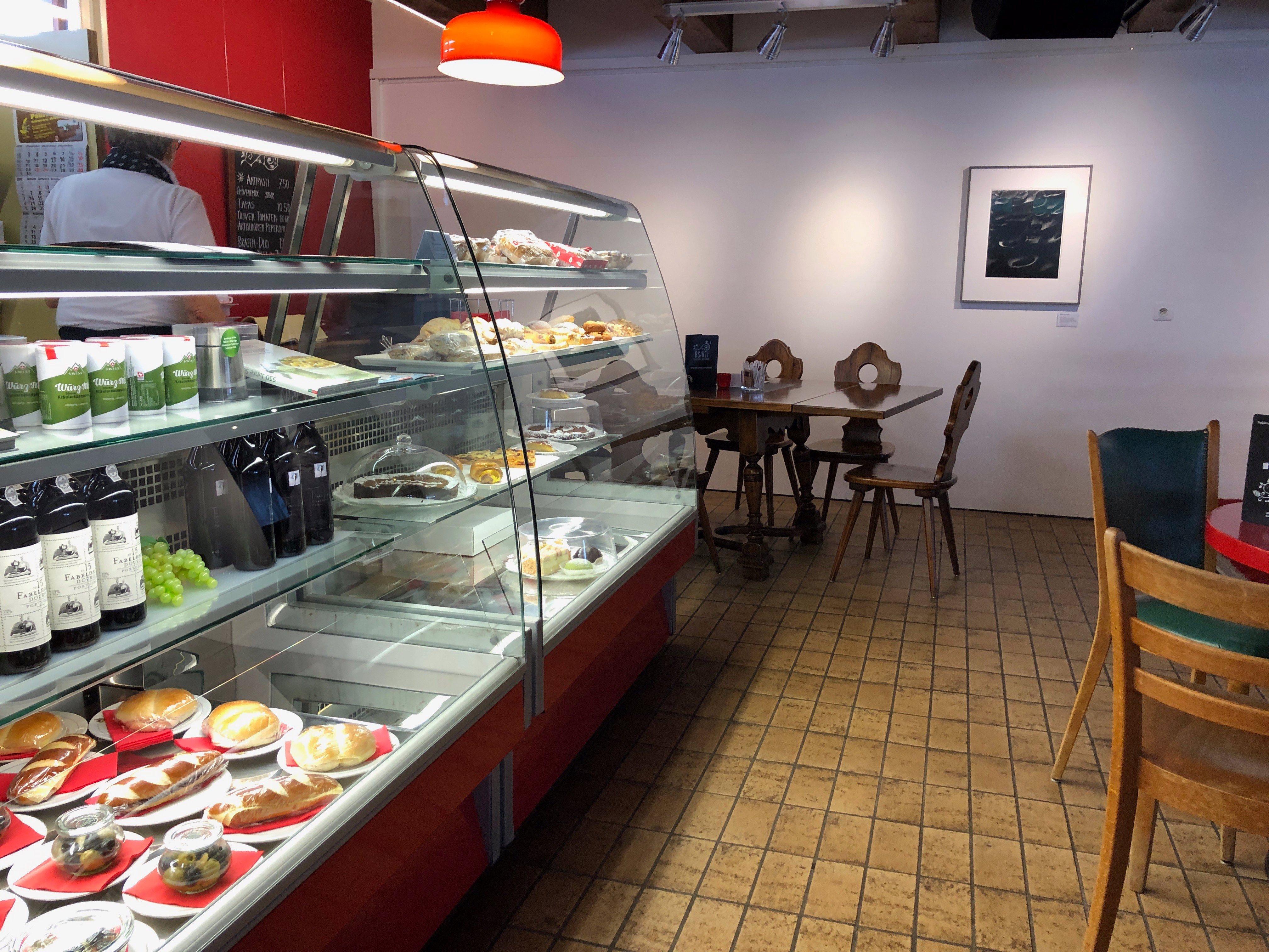 Lesecafé und Kulturbar Bsinti