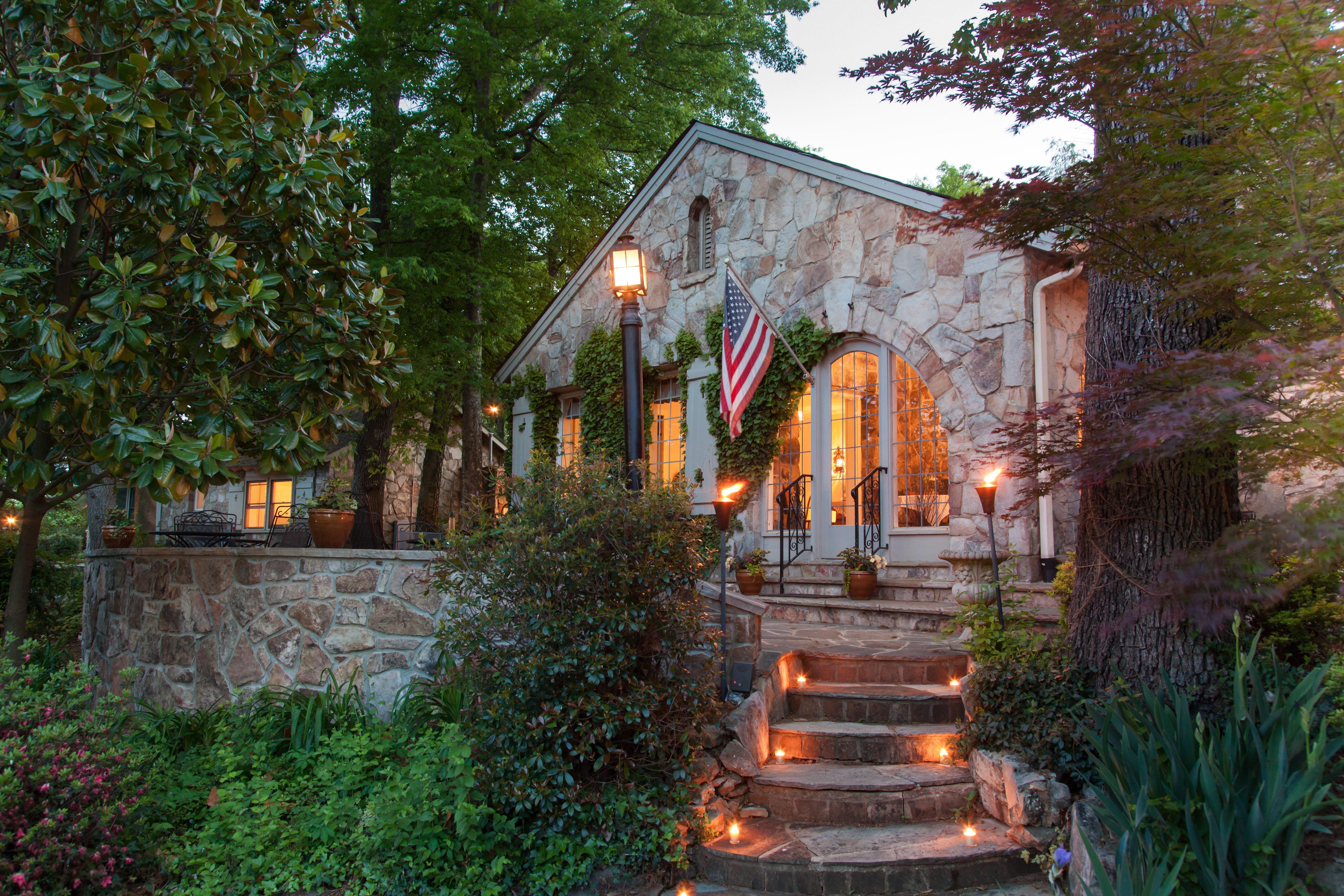Chanticleer Inn Bed and Breakfast