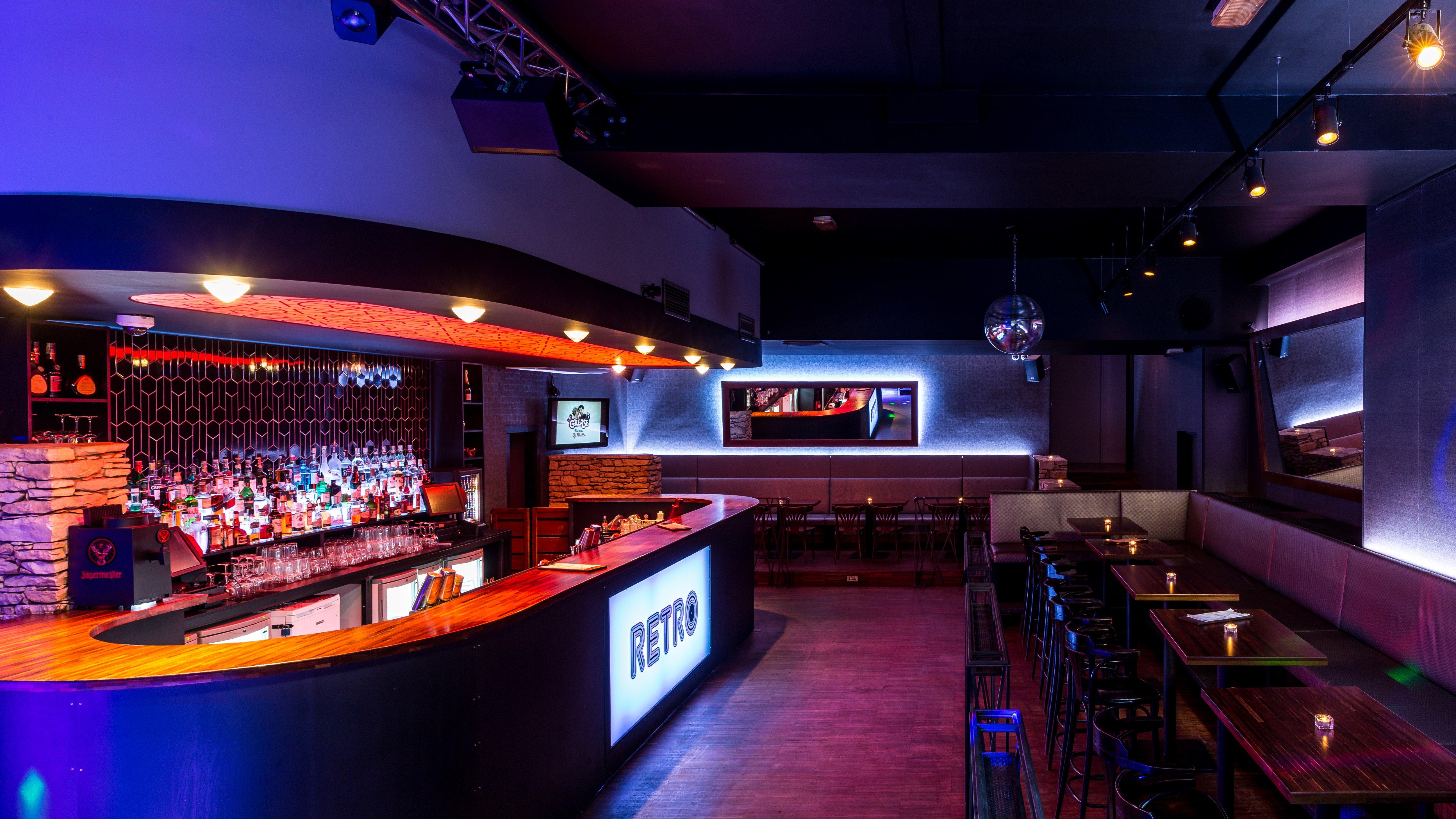 Retro Cocktail & Music Bar