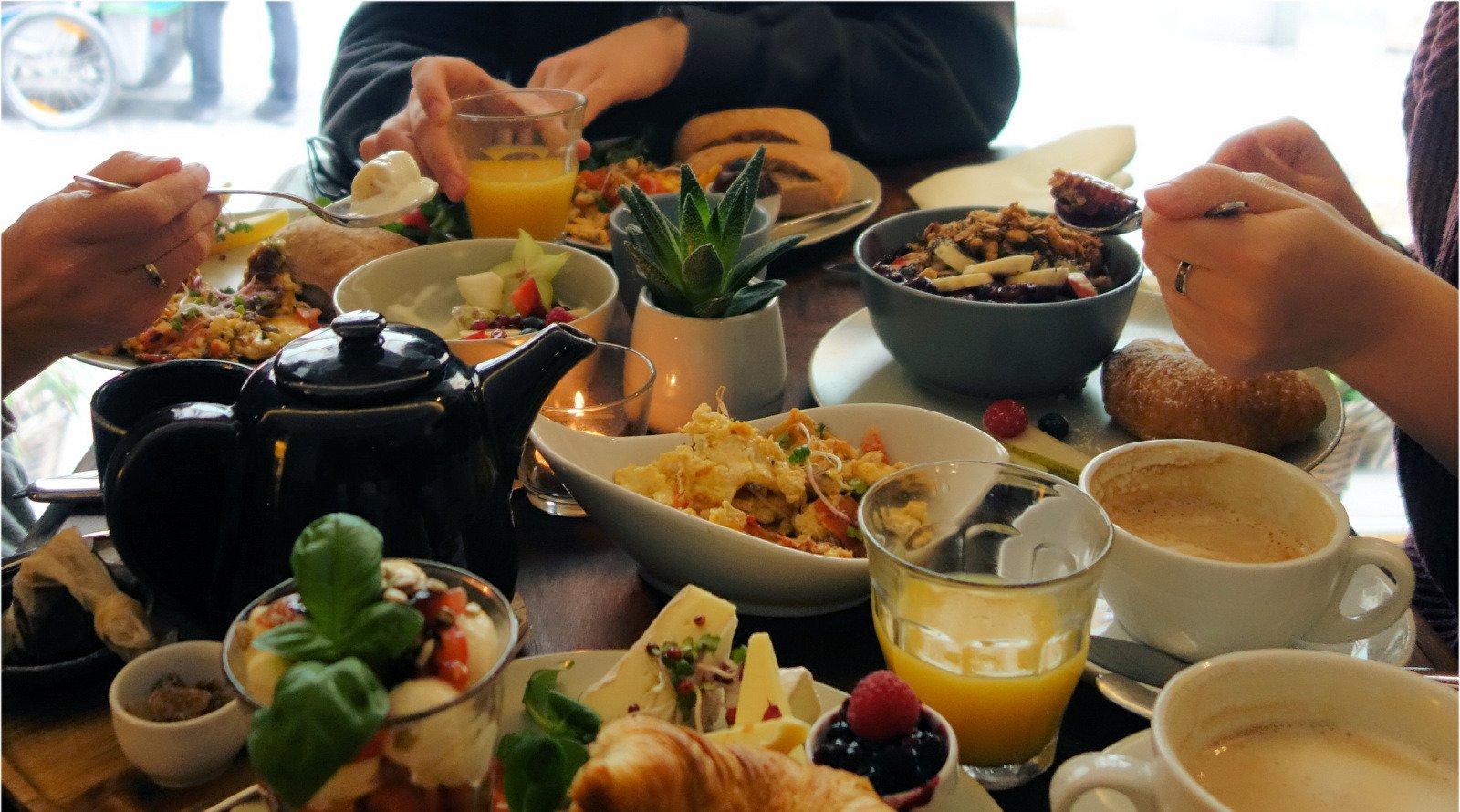 Fama - Café & Bücher