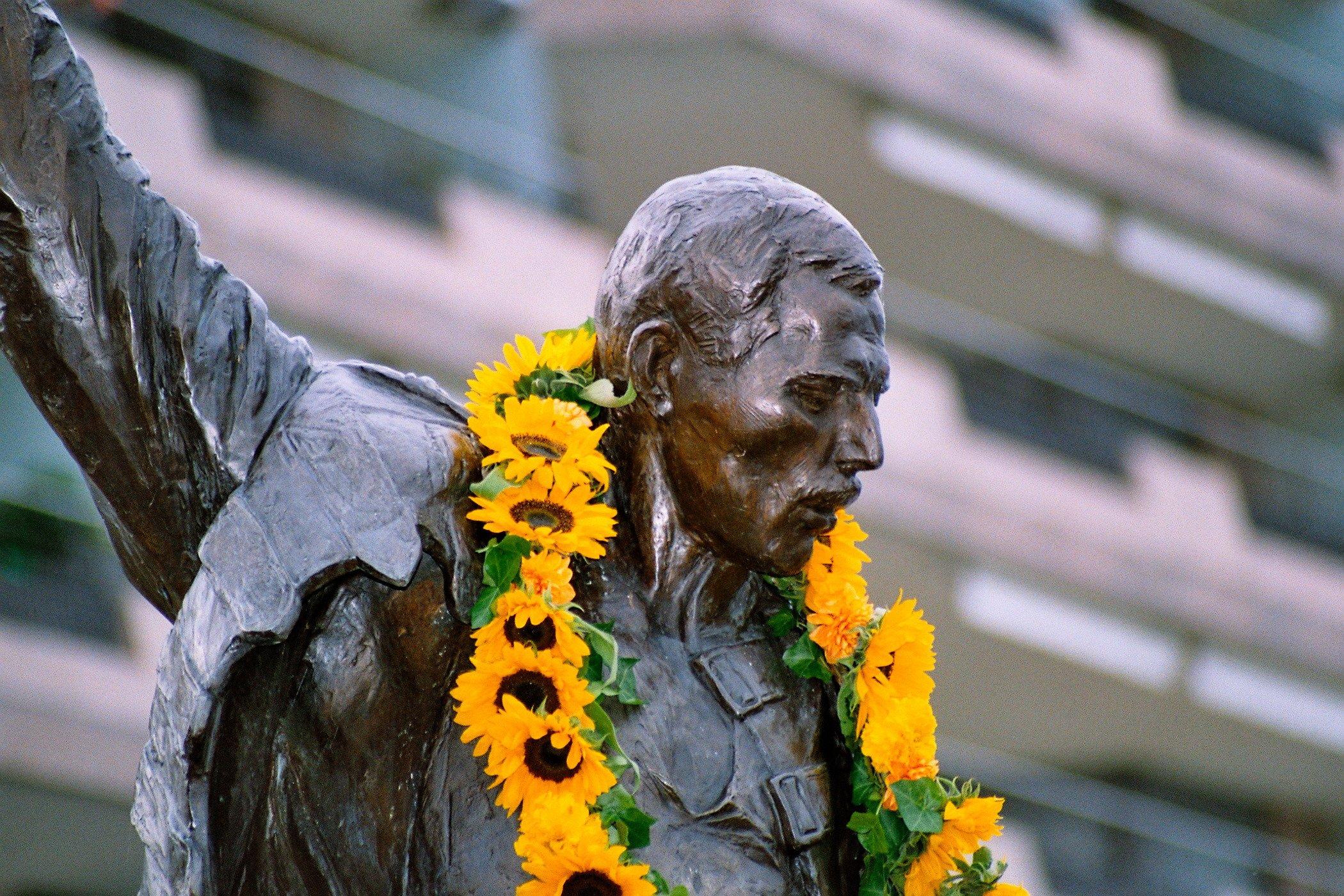 Freddie Mercury Statue