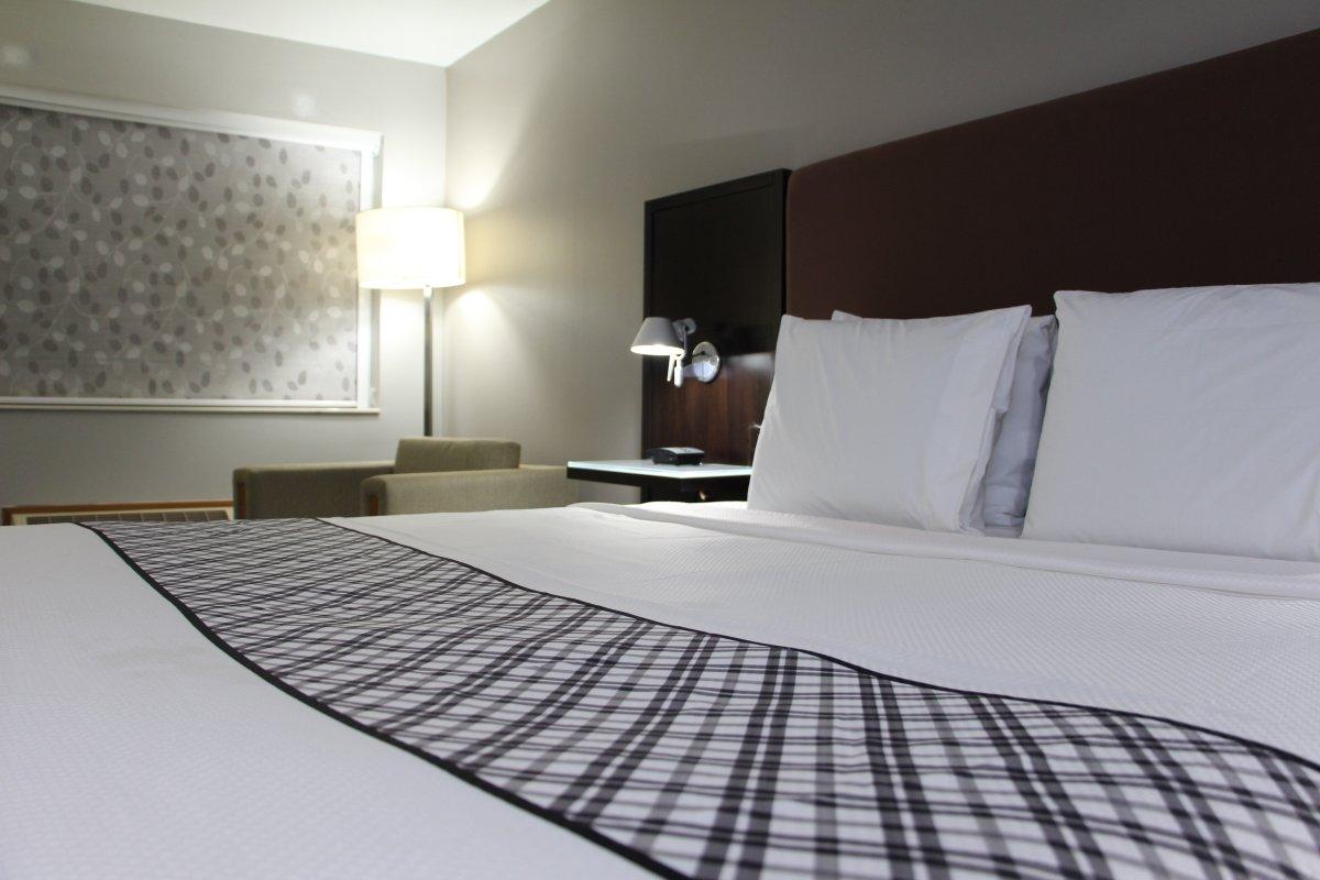 Westbridge Inn & Suites