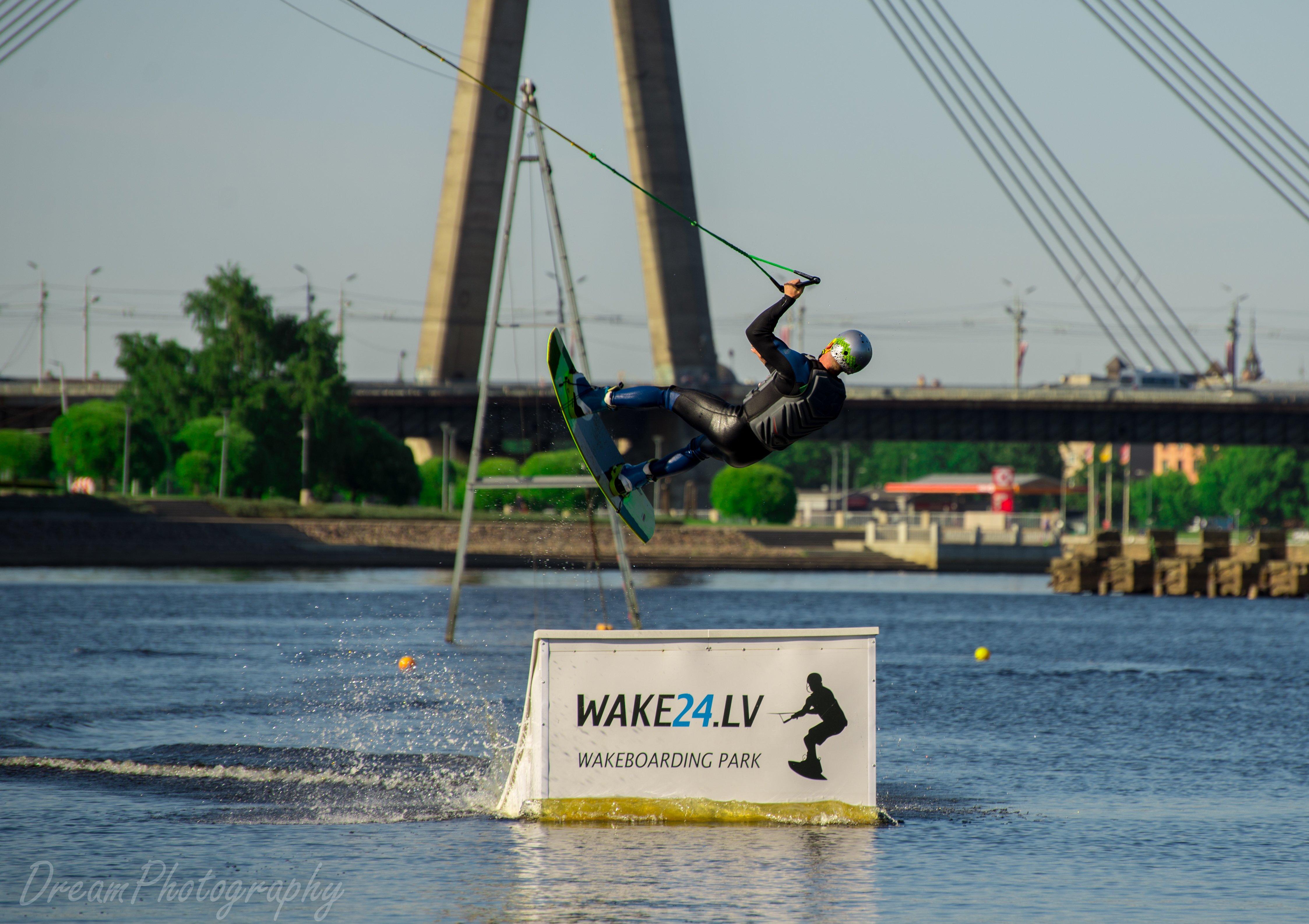 Wake24