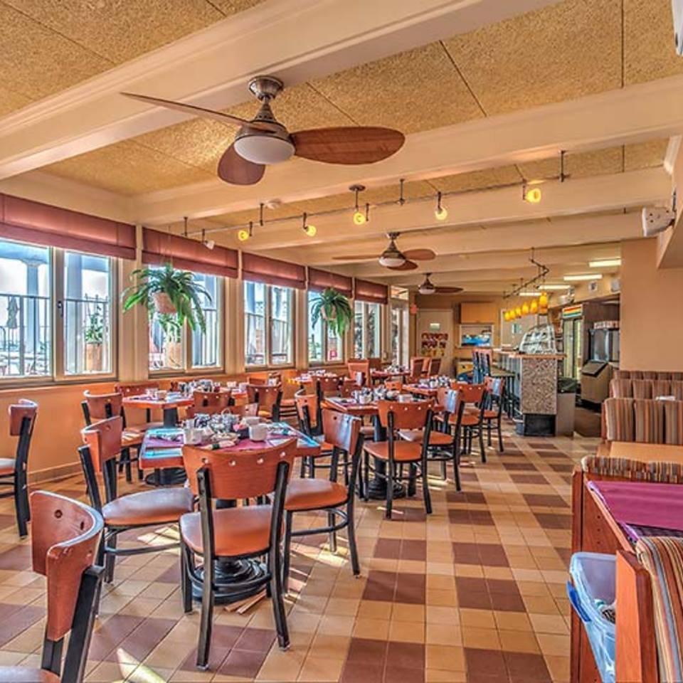 Reges Oceanfront Resort