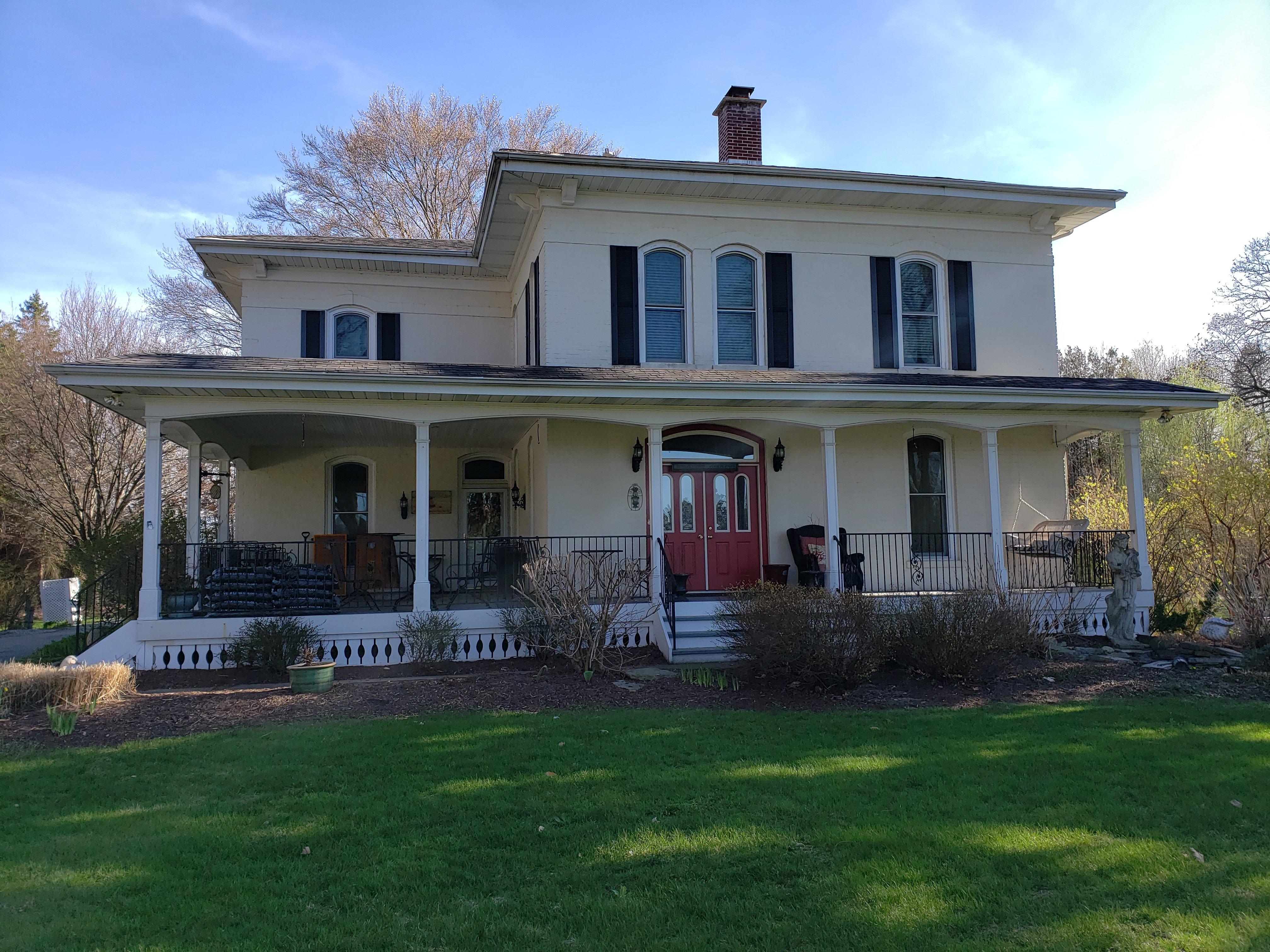 Monroe Manor Inn Bed & Breakfast