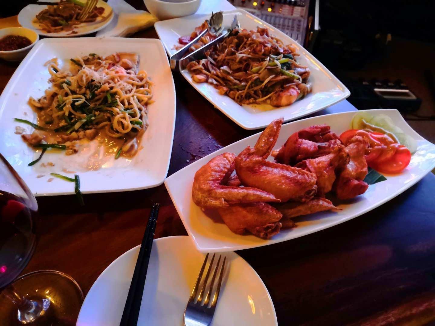 Dailo's Kitchen and Bar