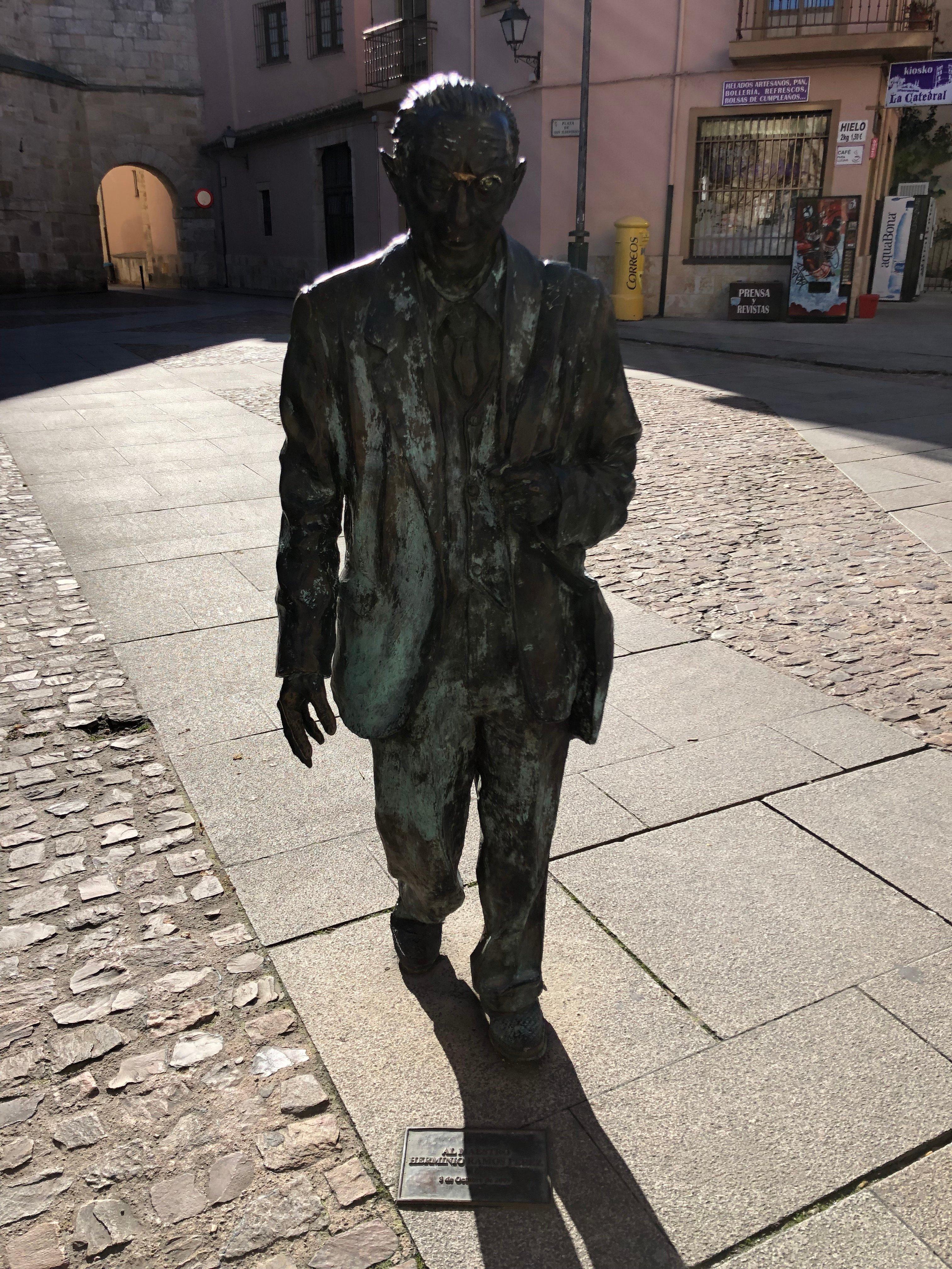 Monumento a Herminio Ramos