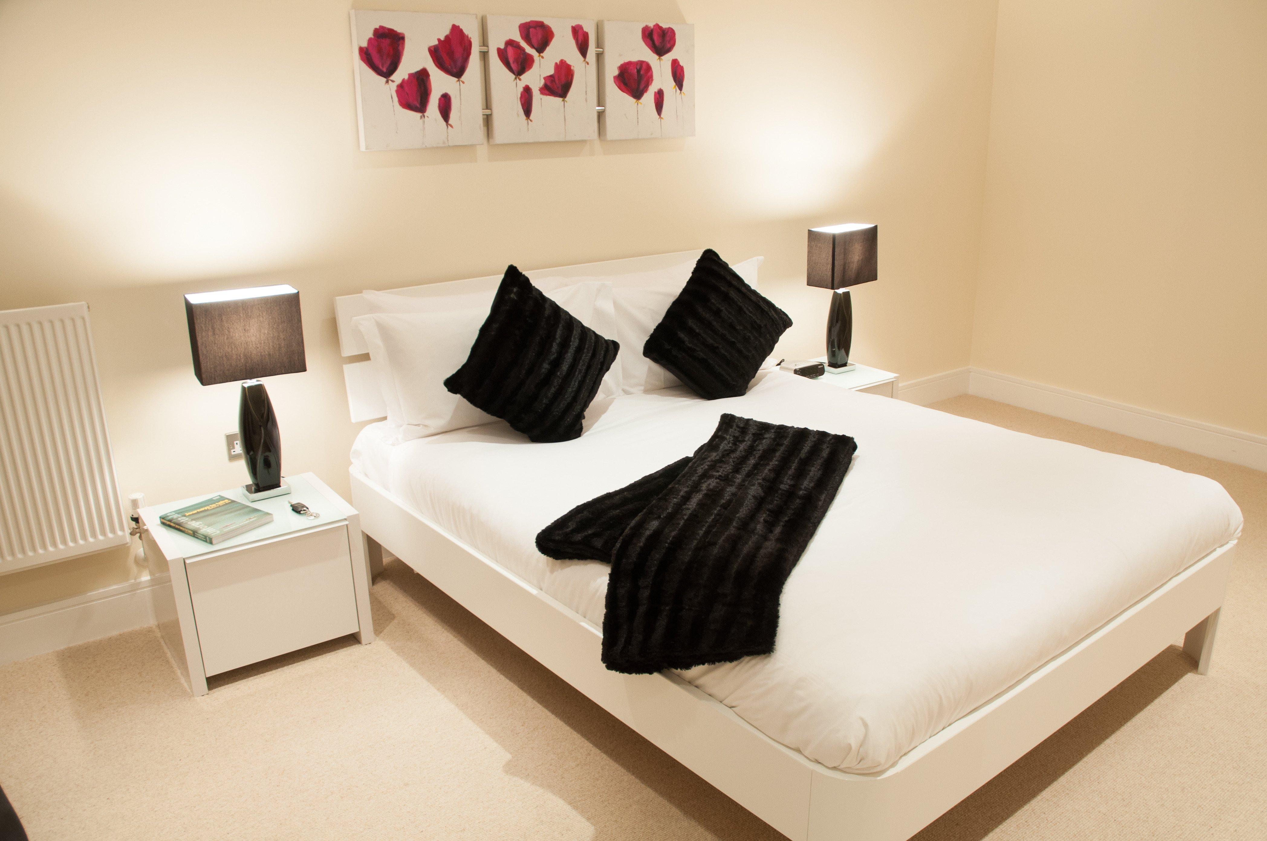 Clarendon Apartments - Lanterns Court