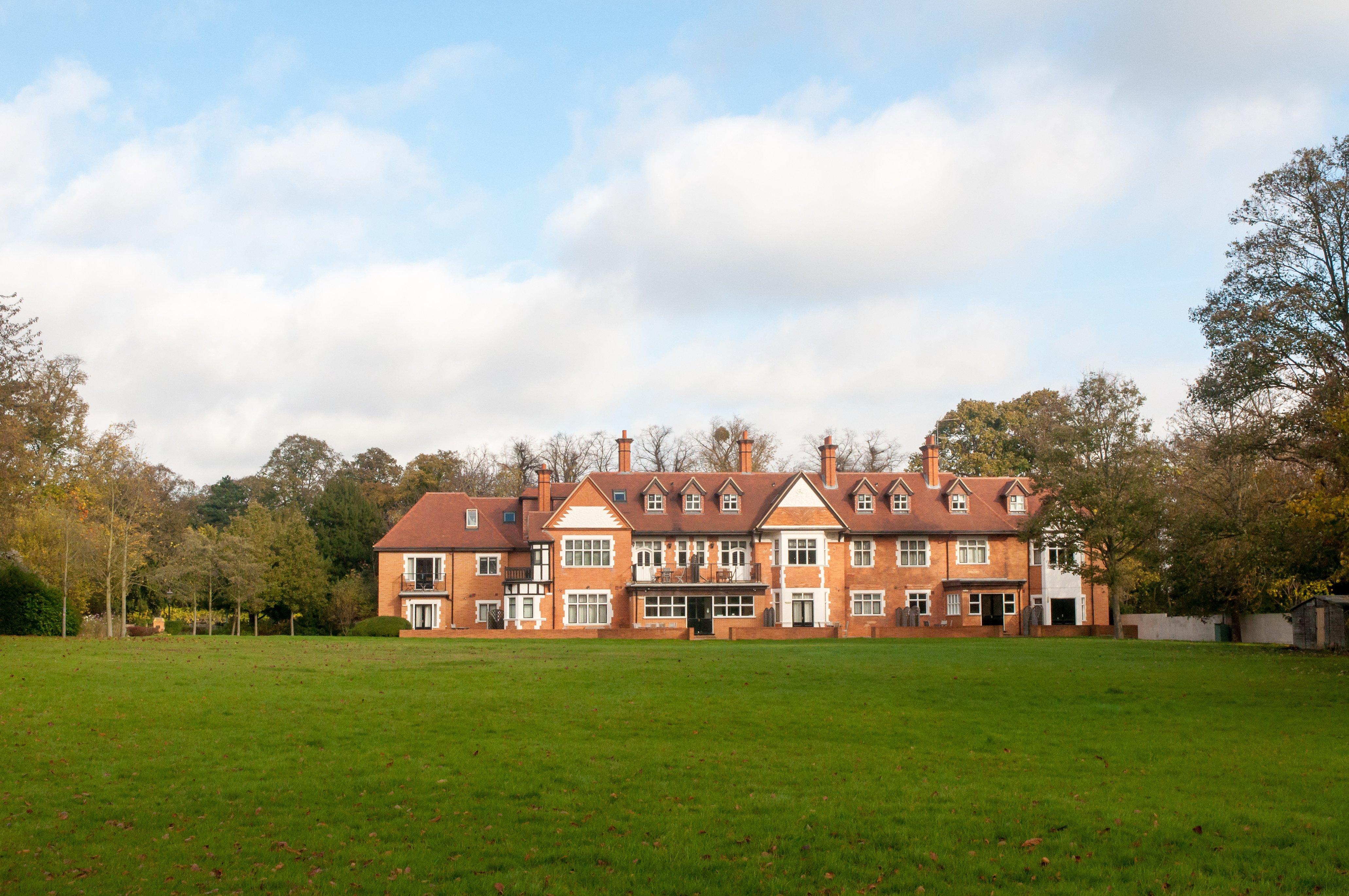 Warner Hotels - The Runnymede On Thames, Windsor Road, England TW20 0AG ...