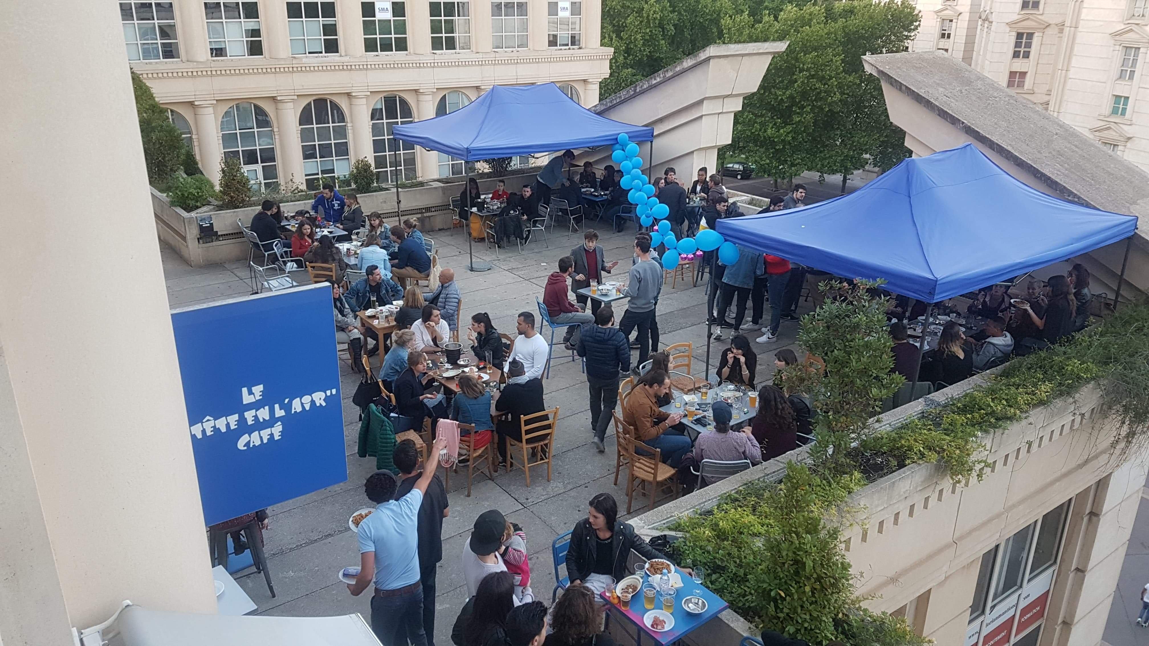 Le Tete en l'Air Cafe