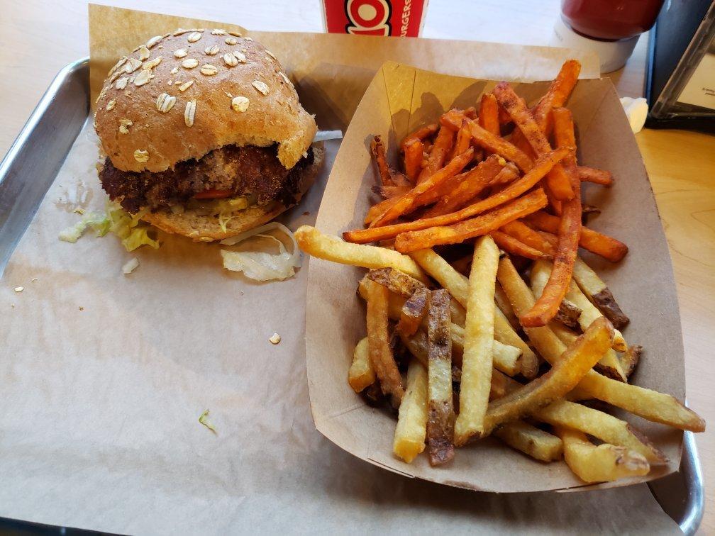 MOOYAH Burgers, Fries & Shakes