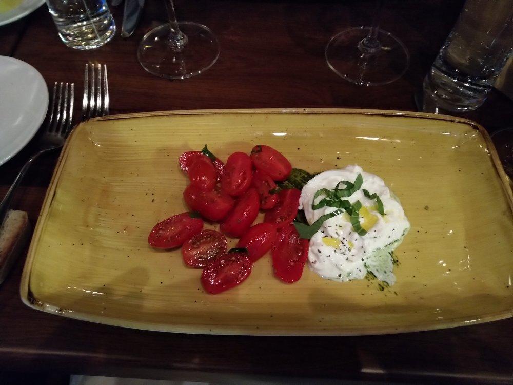 Daniele Winebar-Restaurant-Lounge