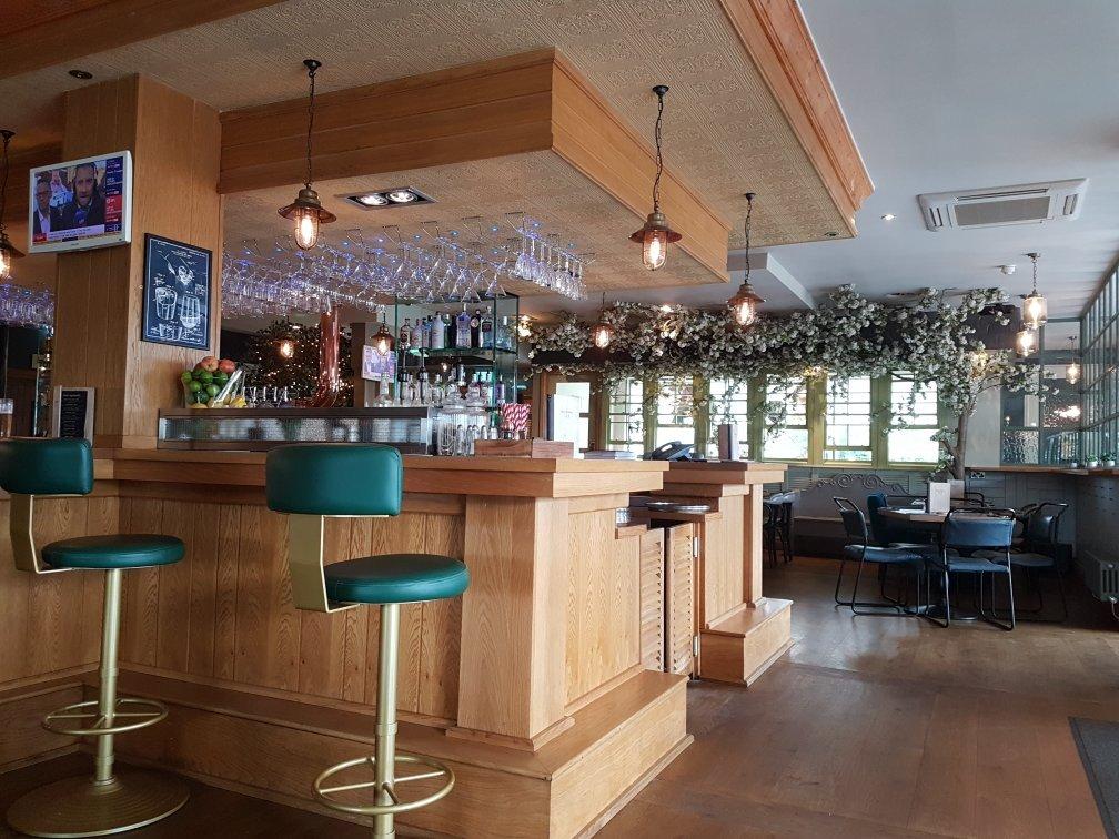 Louie Brown's Bar Kitchen & Deli