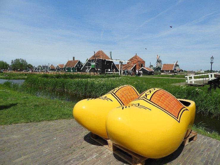 Kooijman Souvenirs & Clogs Wooden Shoe Workshop