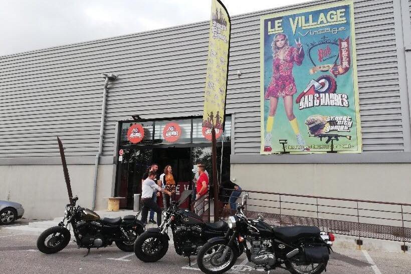 Le Village - La Garde