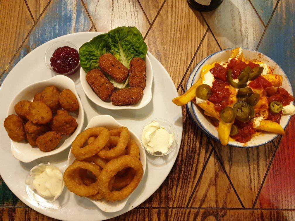 Henbury Arms Stonehouse Pizza & Carvery