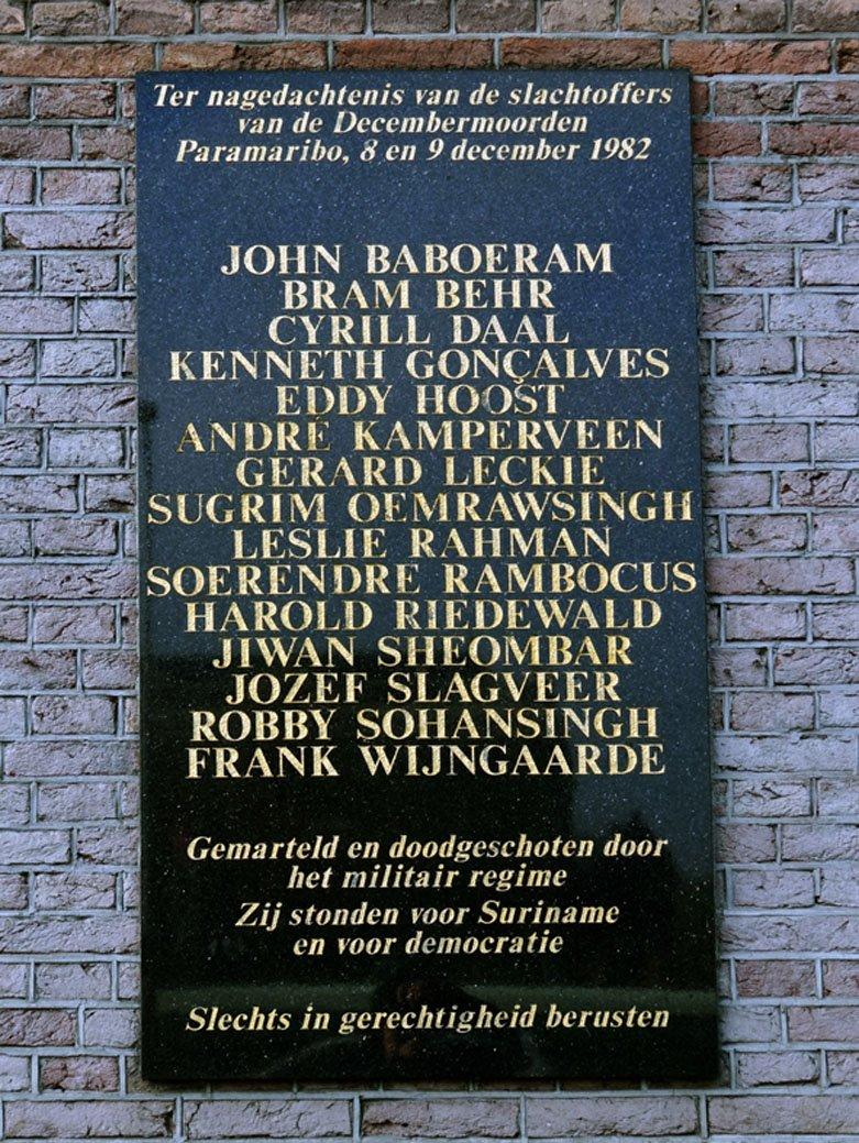 Herdenkingsplaquette Decembermoorden Suriname