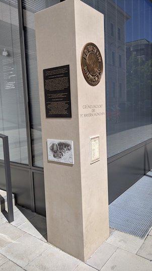 Gedenkstele - Grundungsort des FC Bayern