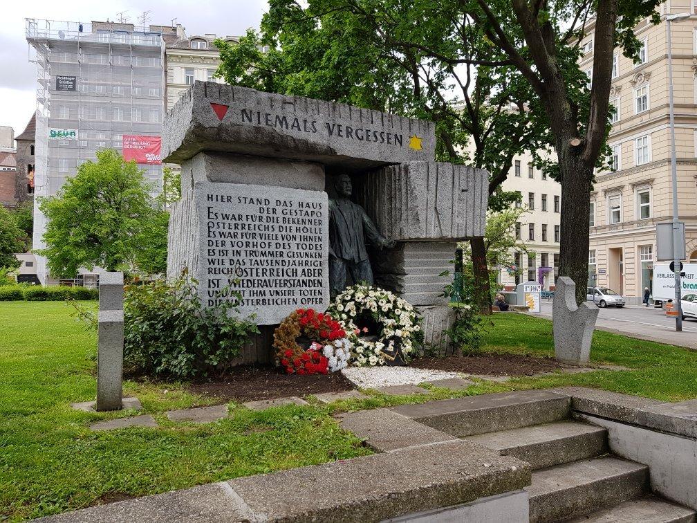 Niemals Vergessen fuer die Opfer der Gestapo