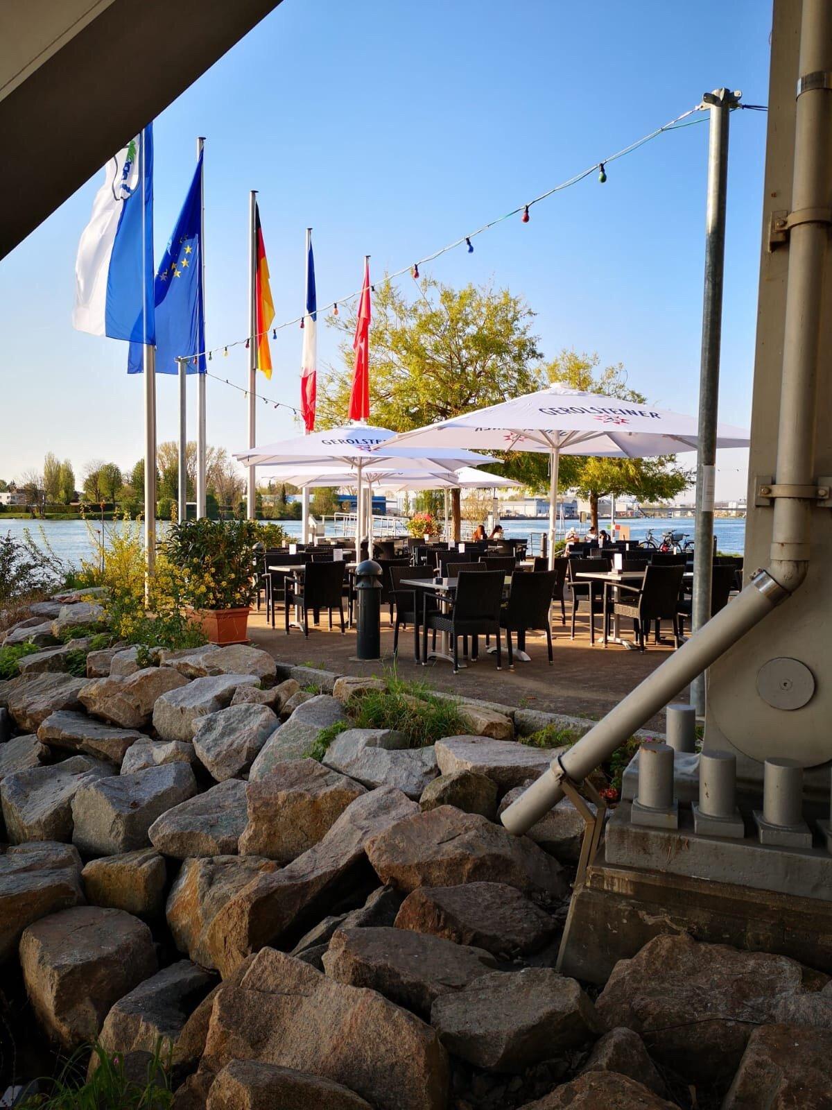 Loez Bistro-Eis Cafe