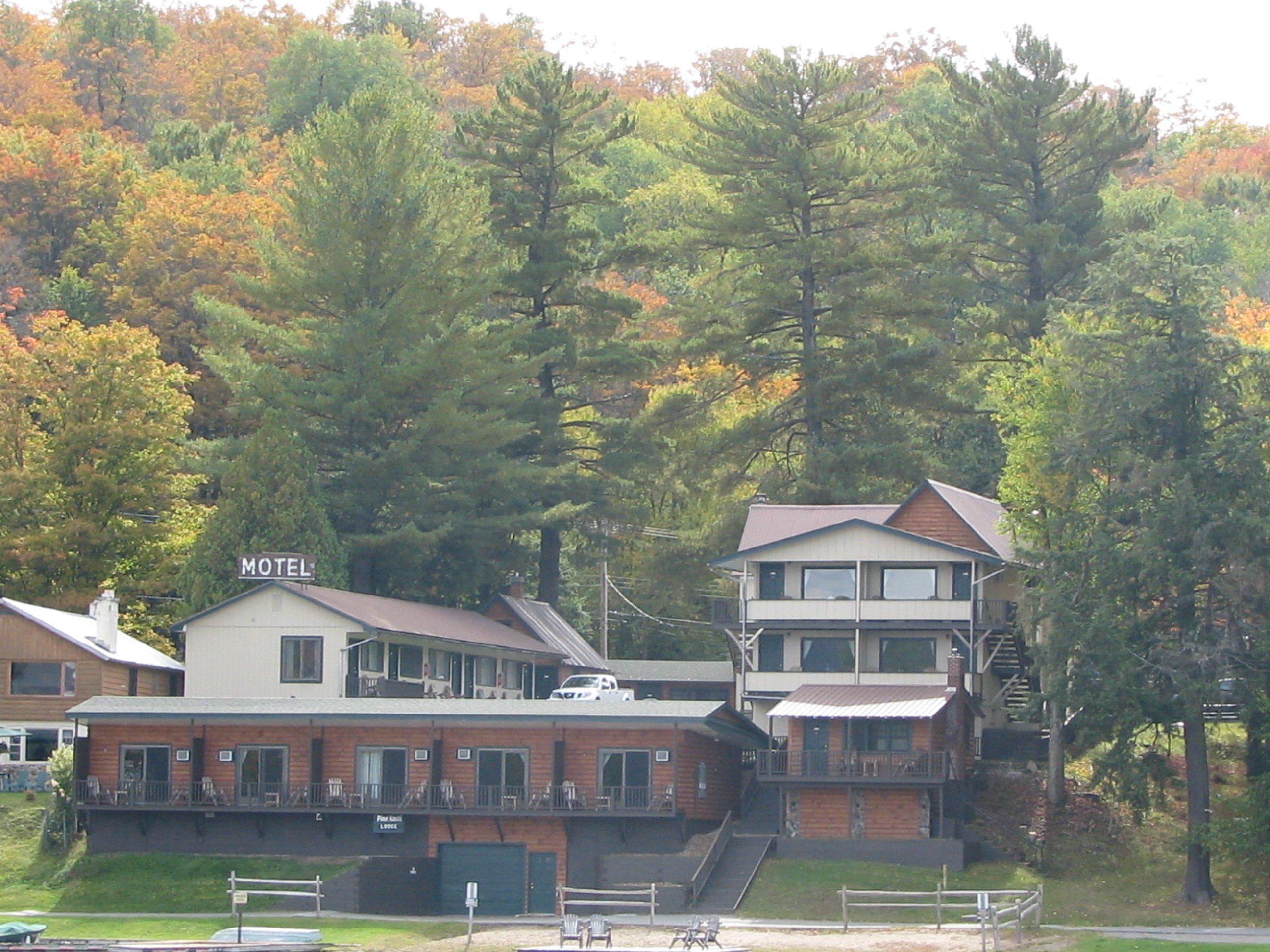 Pine Knoll Lodge and Cabins