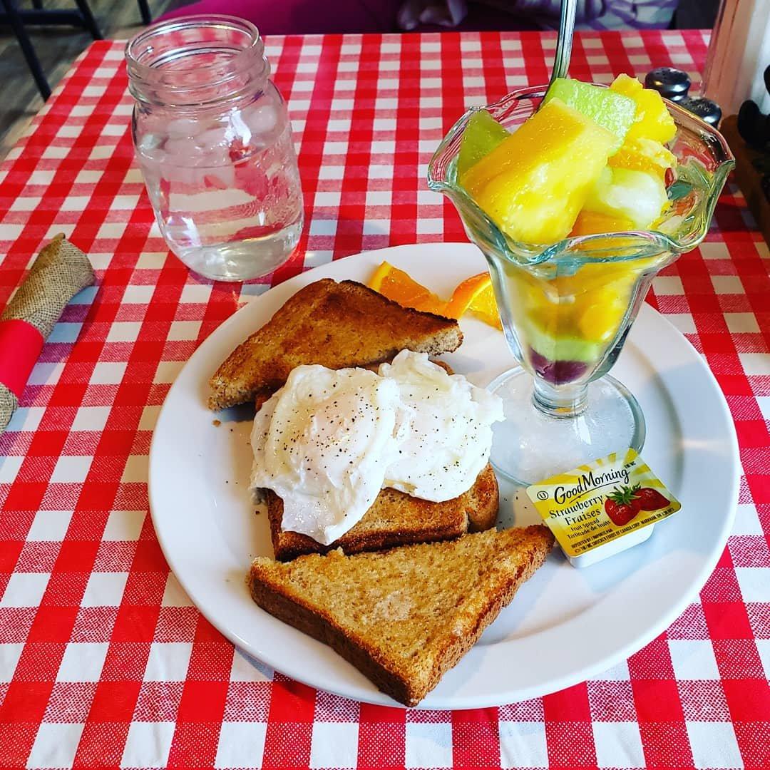 Bear Tracks Inn & Restaurant