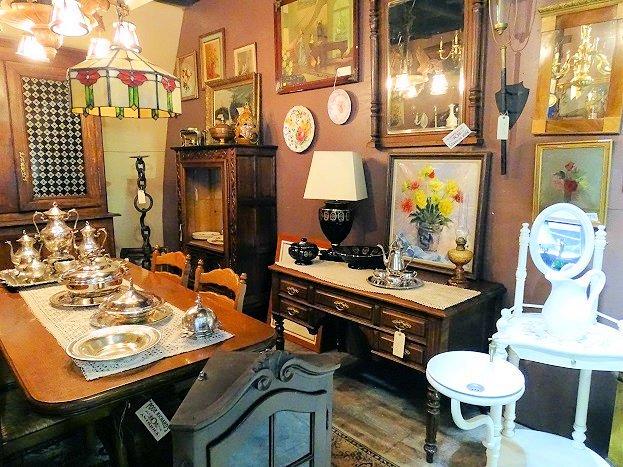 Poor Richard's Antiques