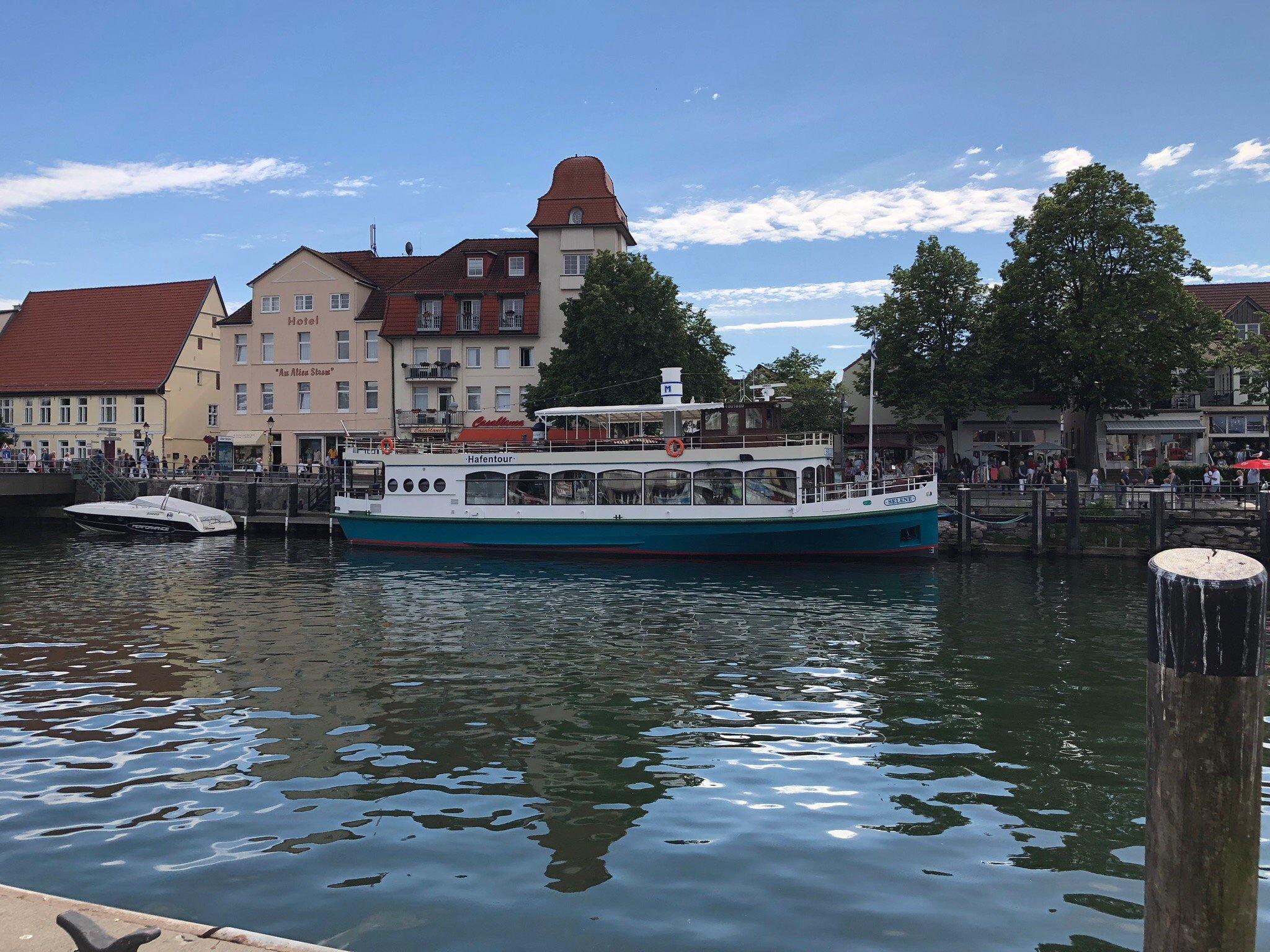 Selene - Fahrgastschifffahrt