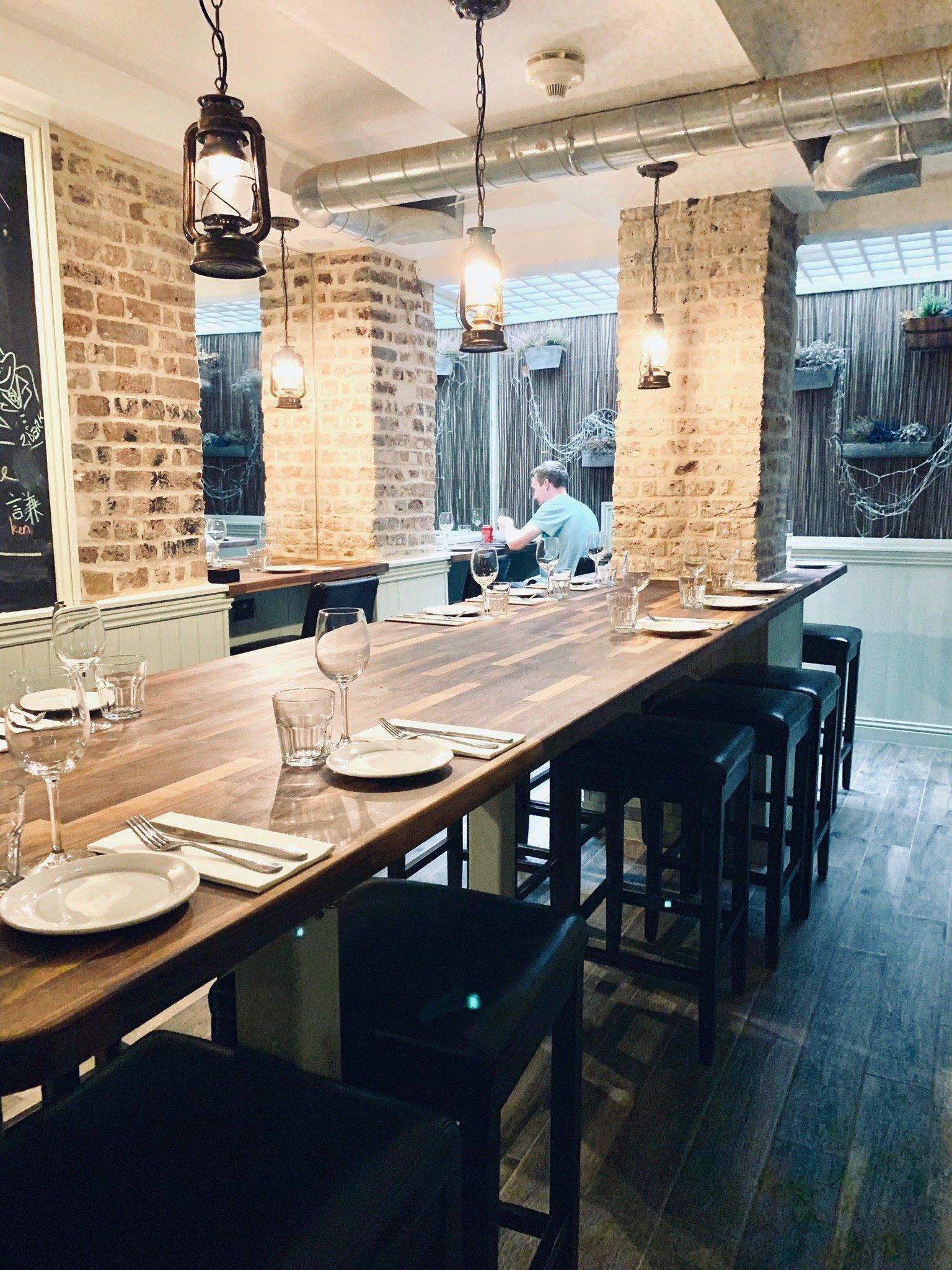 La Petite Poissonnerie Seafood & Champagne Bar