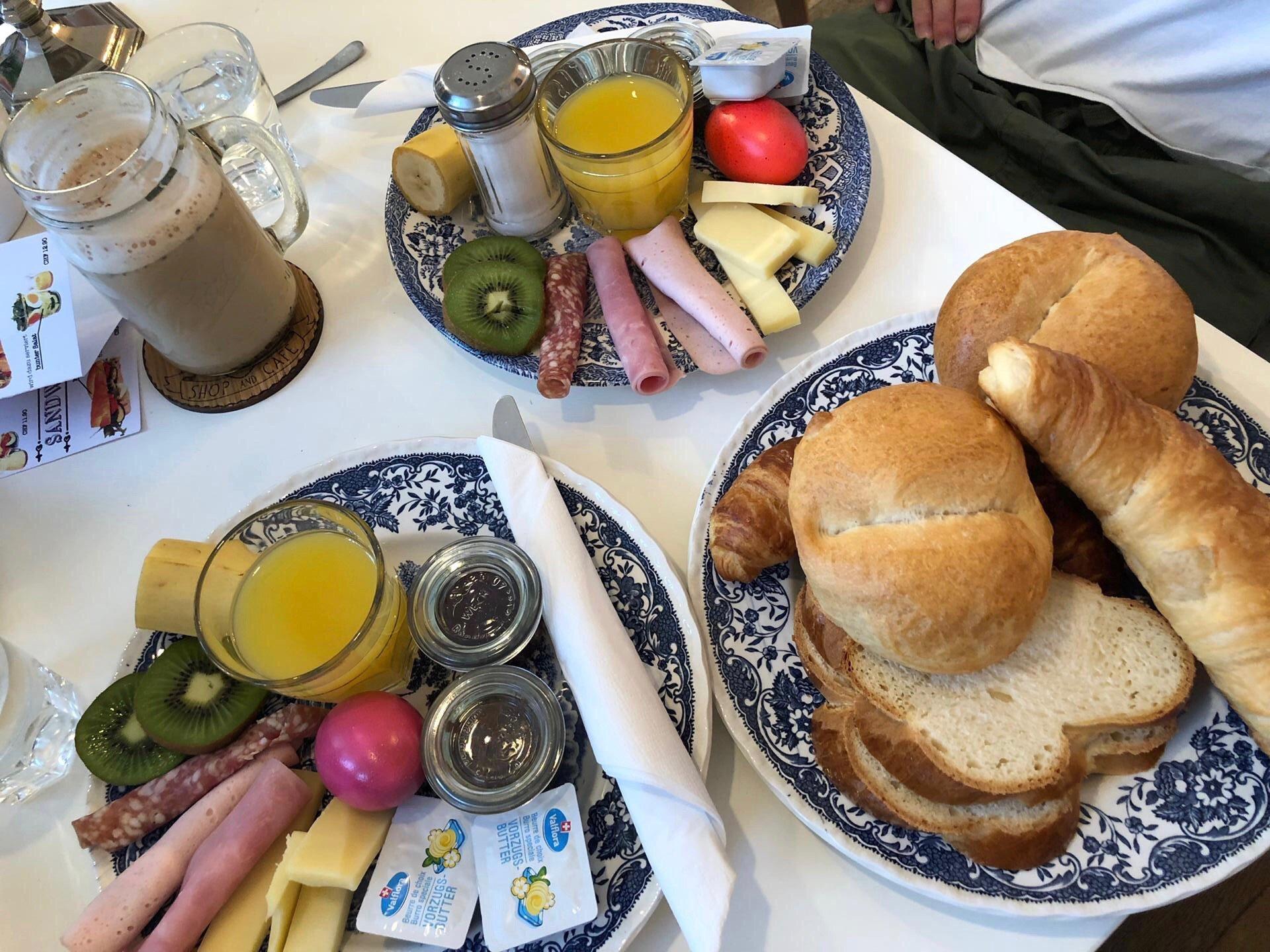 Luckymonkey SHOP CAFE BAR