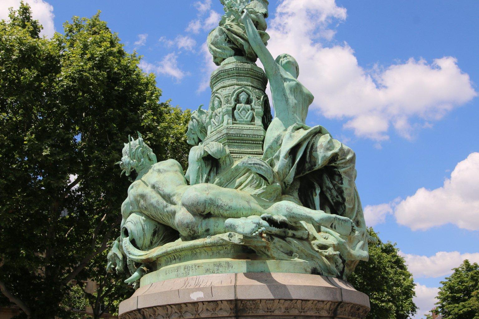 Monument à Francis Garnier
