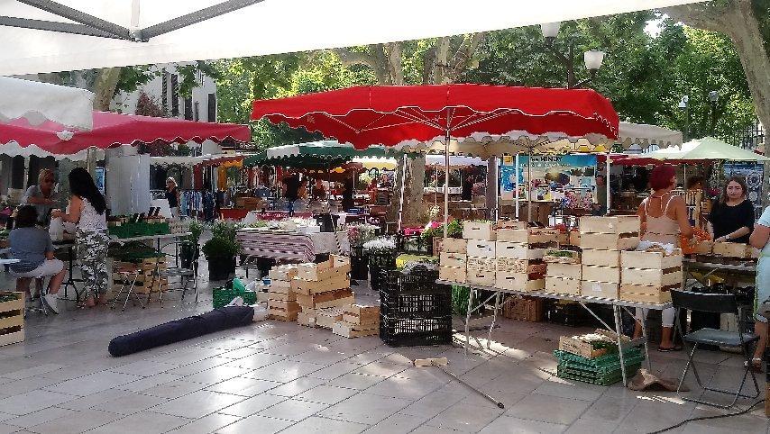 Cassis Market