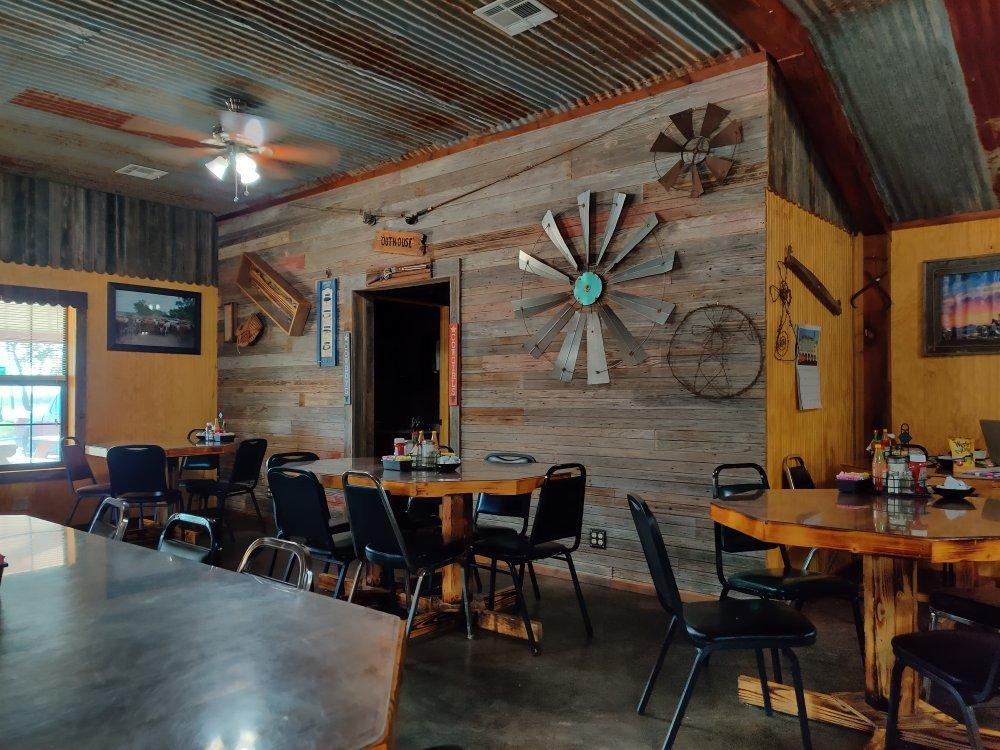 MA's CrossRoads Grill