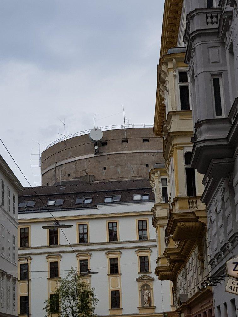 Kletterwand am Flakturm